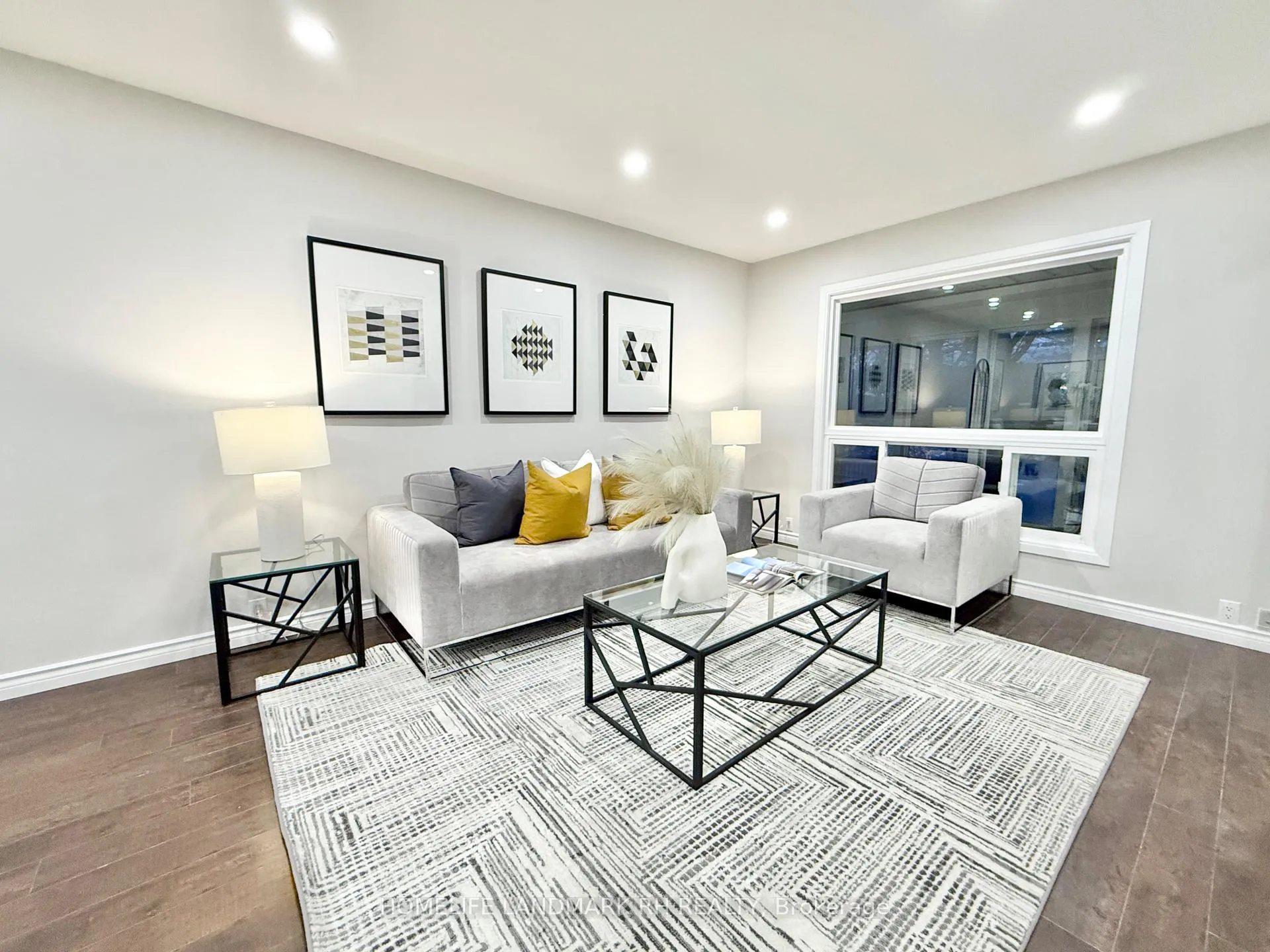Photo 3 of 114 Mercer Crescent, Markham, Raymerville — HOMEH