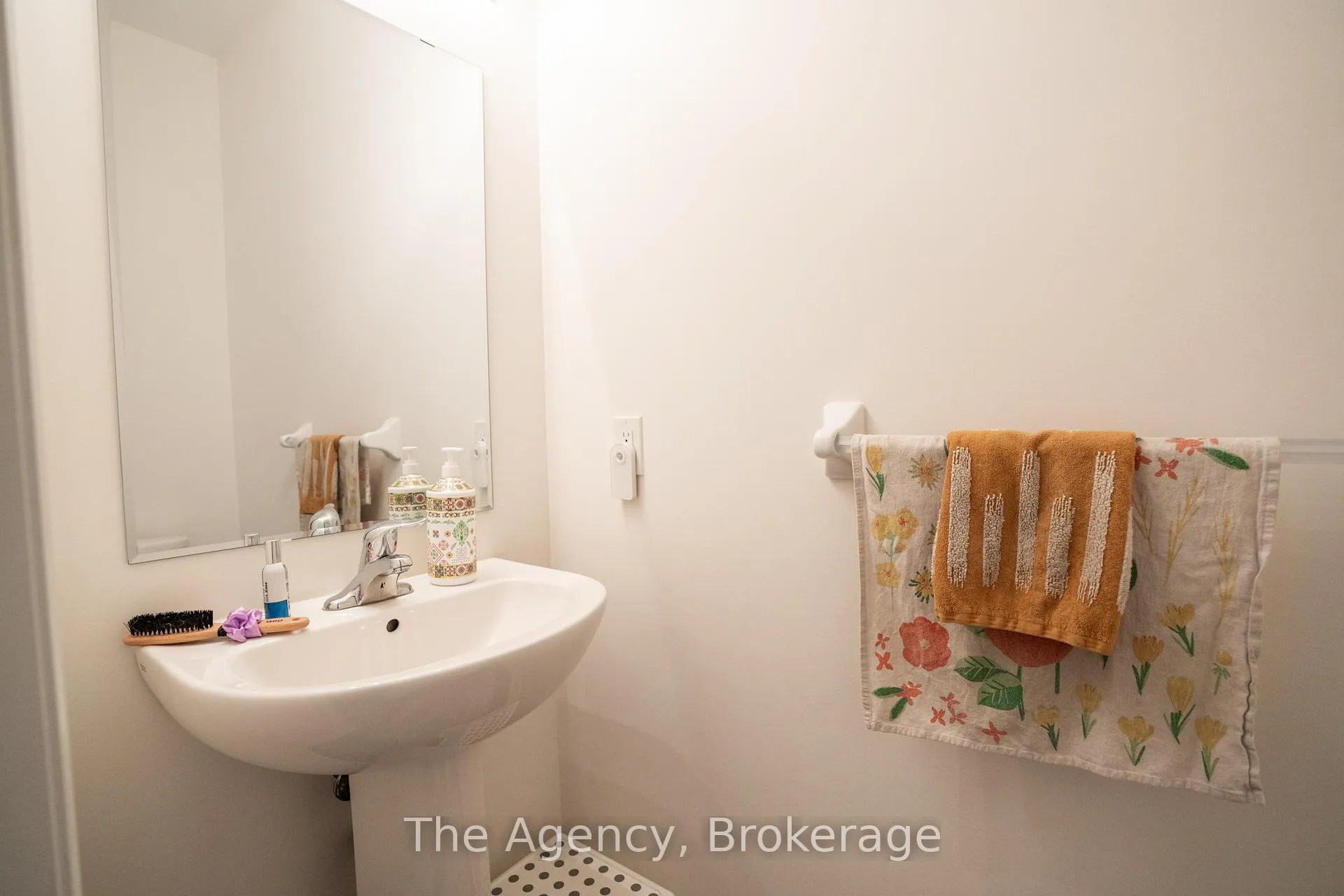Photo 15 of 671 Anishinaabe Drive, Shelburne — HOMEH