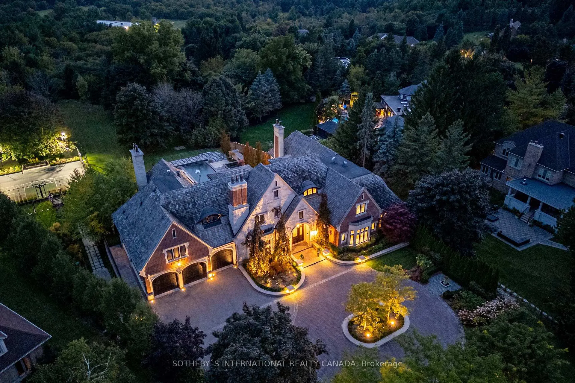 Photo 1 of 24 Hedgerow Court, Vaughan, Kleinburg — HOMEH