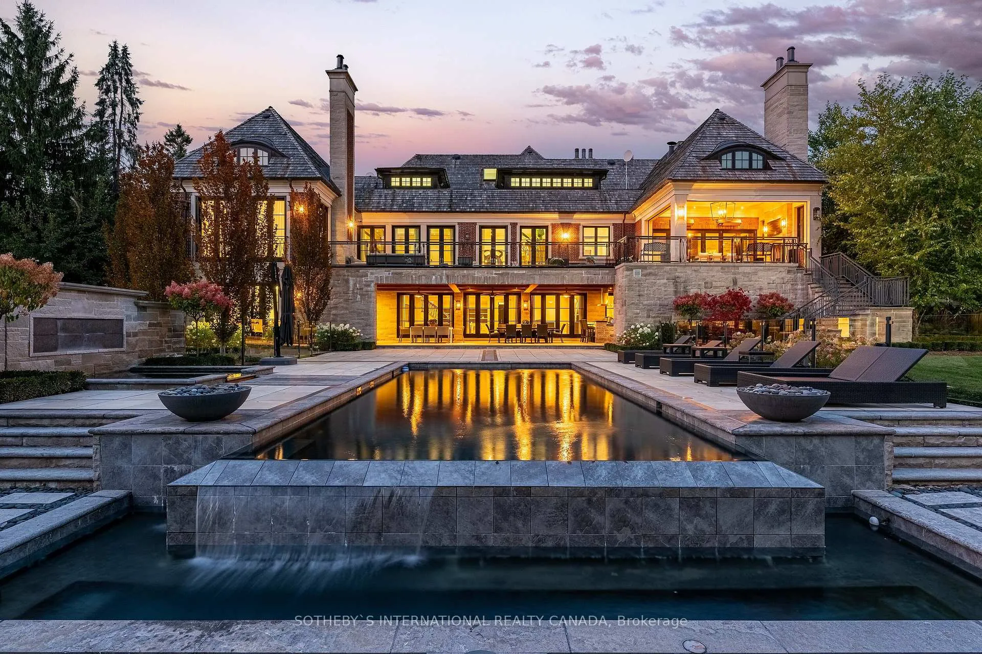 Photo 3 of 24 Hedgerow Court, Vaughan, Kleinburg — HOMEH