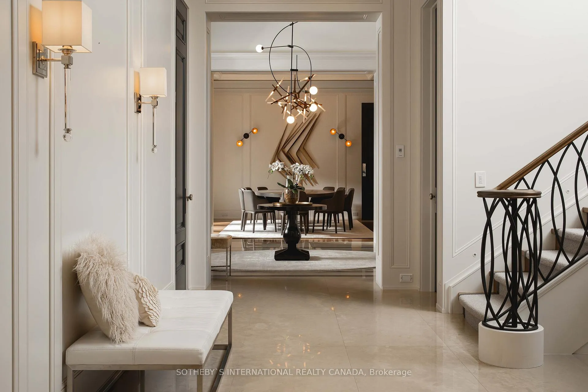 Photo 4 of 24 Hedgerow Court, Vaughan, Kleinburg — HOMEH