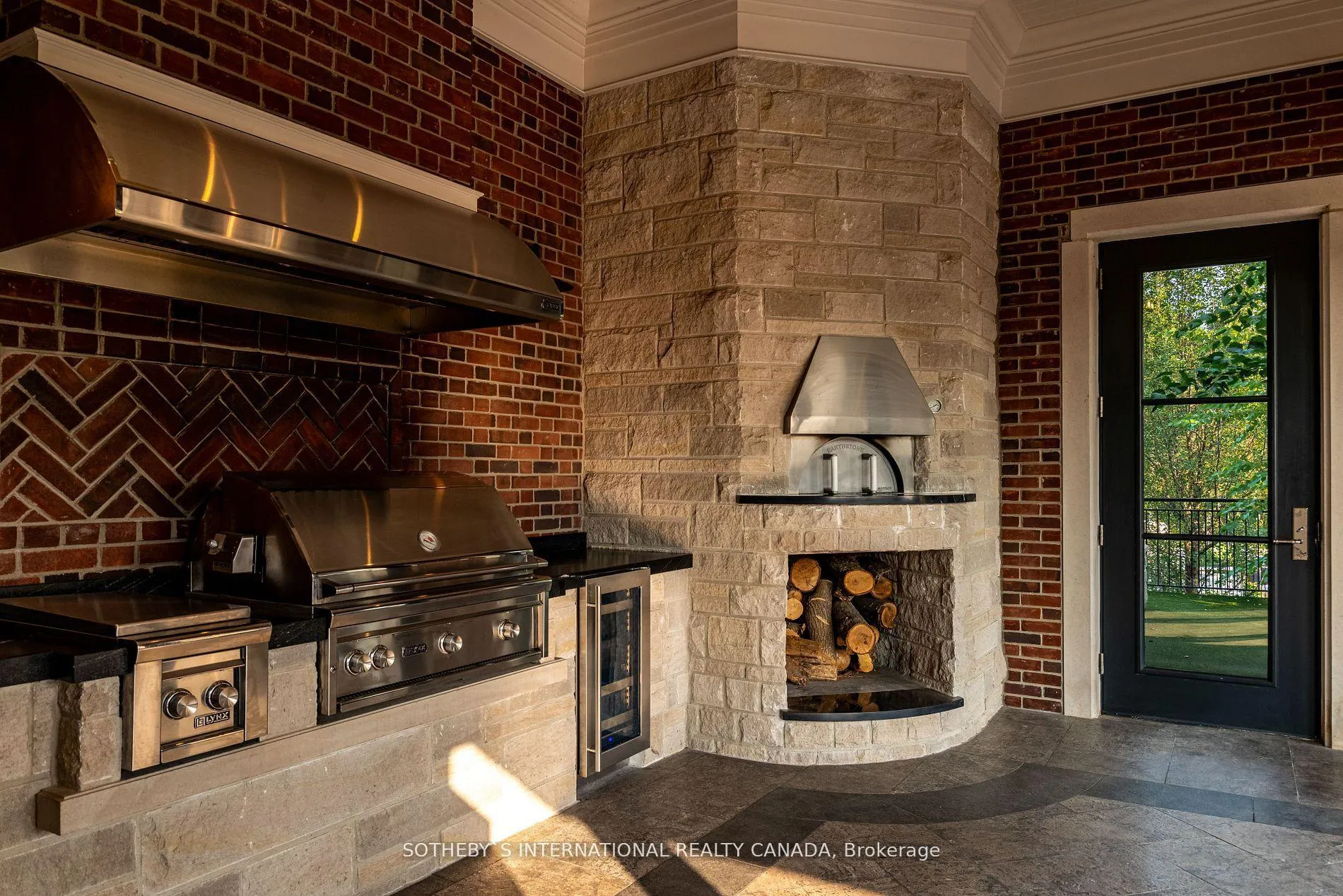 Photo 14 of 24 Hedgerow Court, Vaughan, Kleinburg — HOMEH