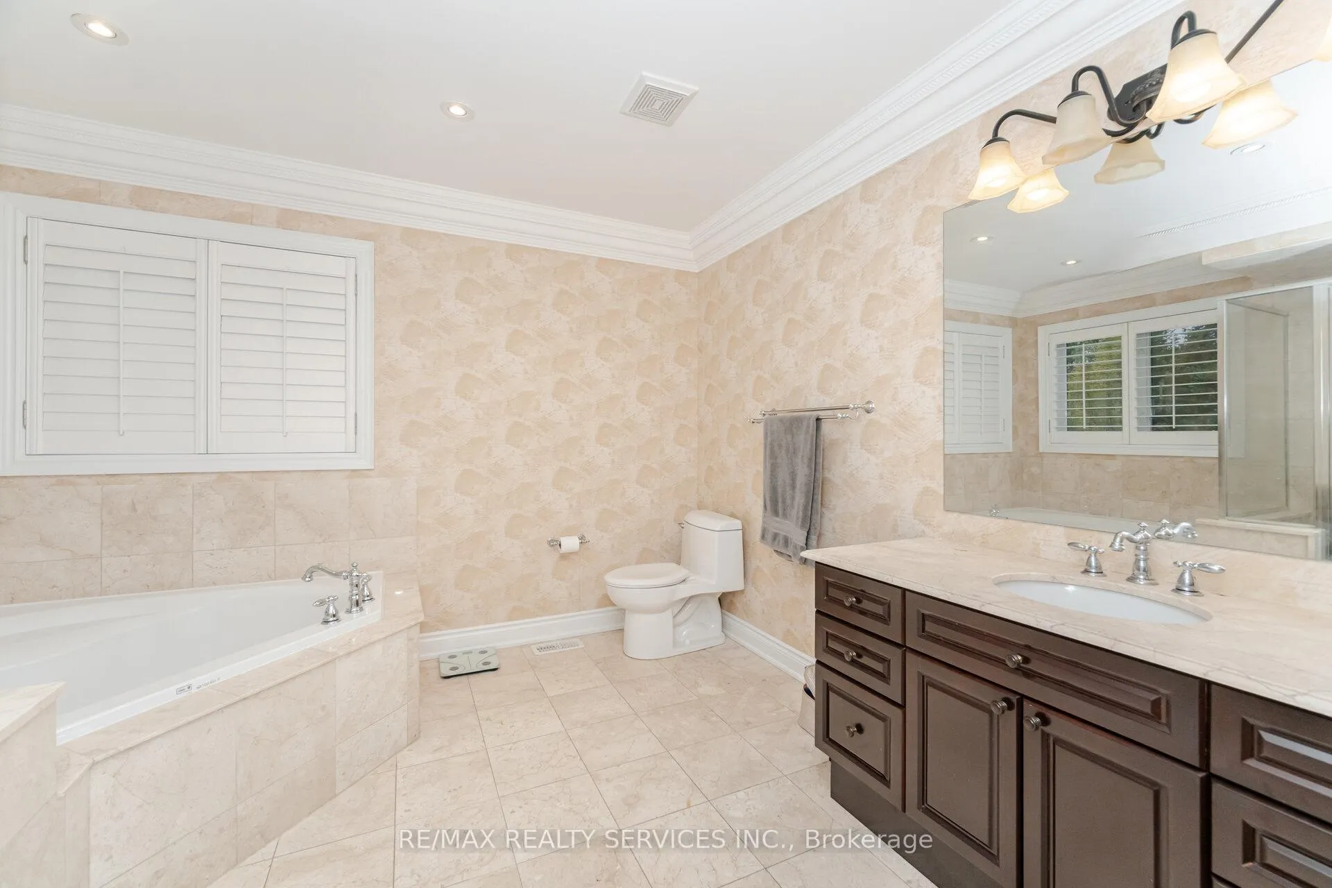 Photo 31 of 9 Concorde Drive, Brampton, Vales of Castlemore North — HOMEH