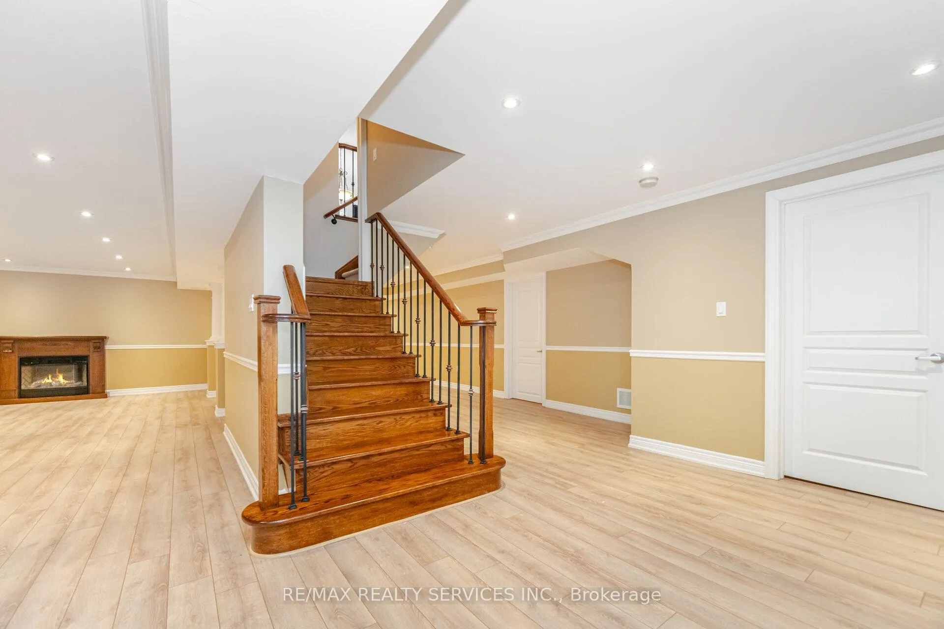 Photo 39 of 9 Concorde Drive, Brampton, Vales of Castlemore North — HOMEH