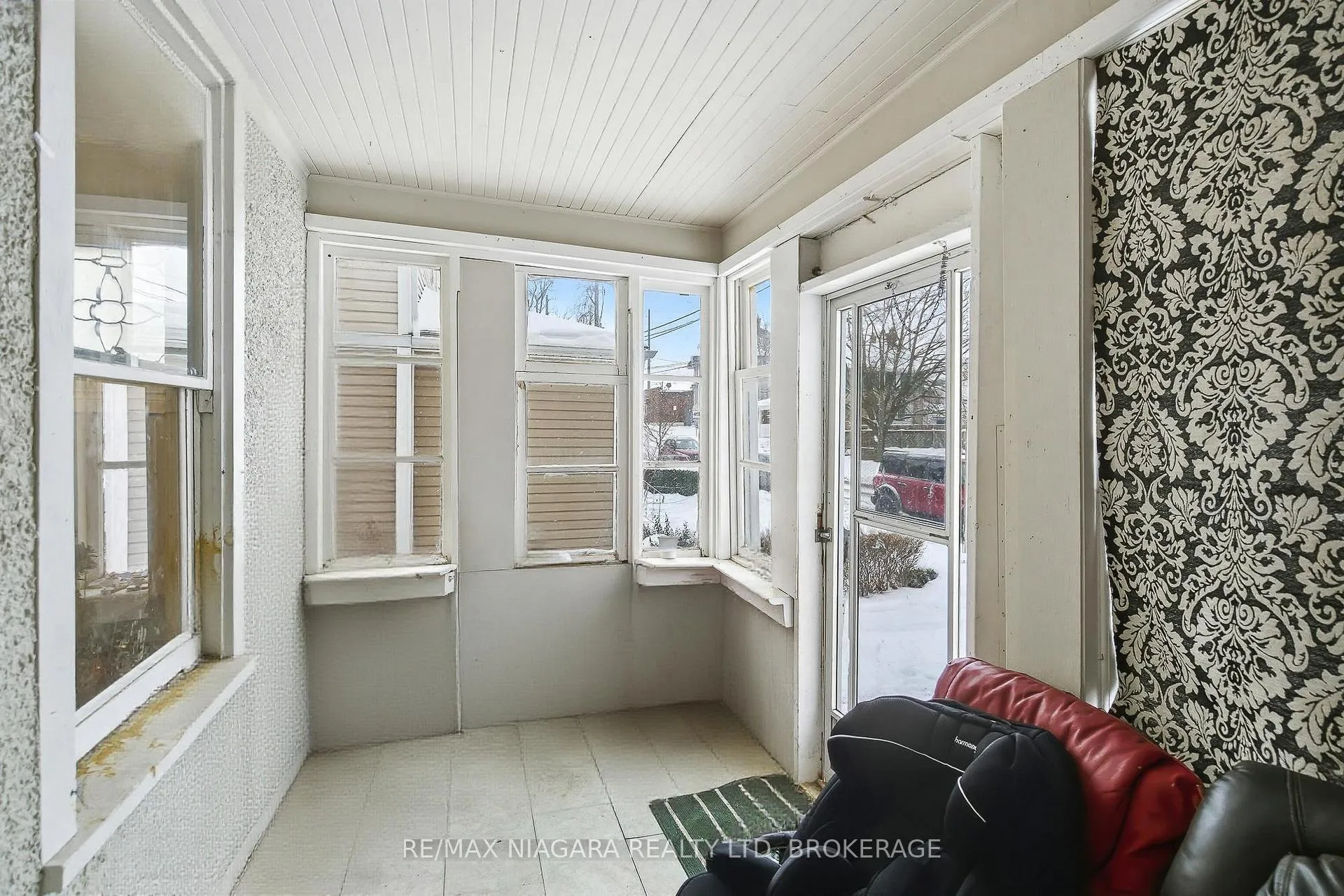 Photo 9 of 8 Ida Street, St. Catharines, E. Chester — HOMEH