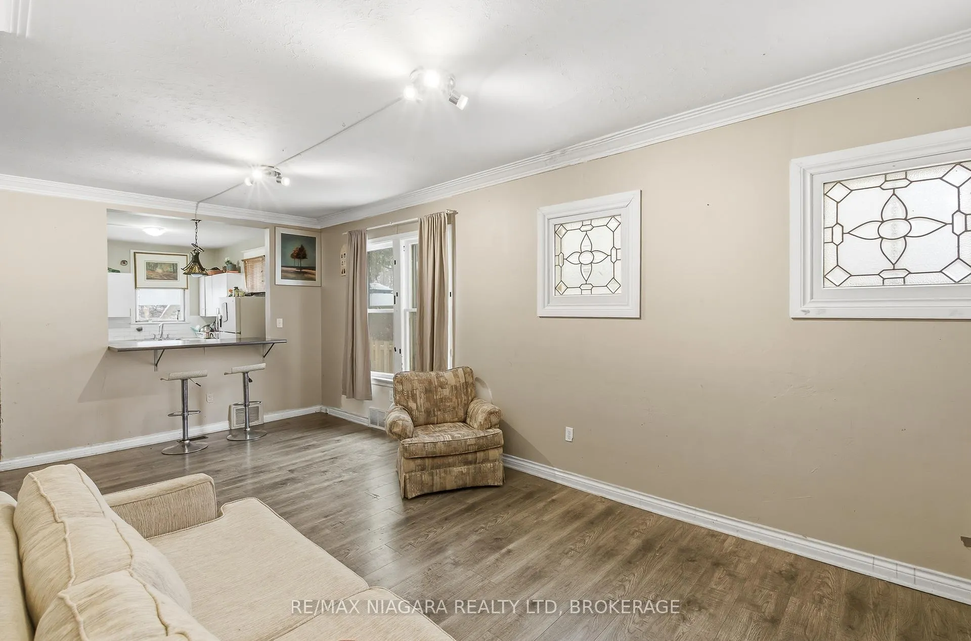 Photo 10 of 8 Ida Street, St. Catharines, E. Chester — HOMEH