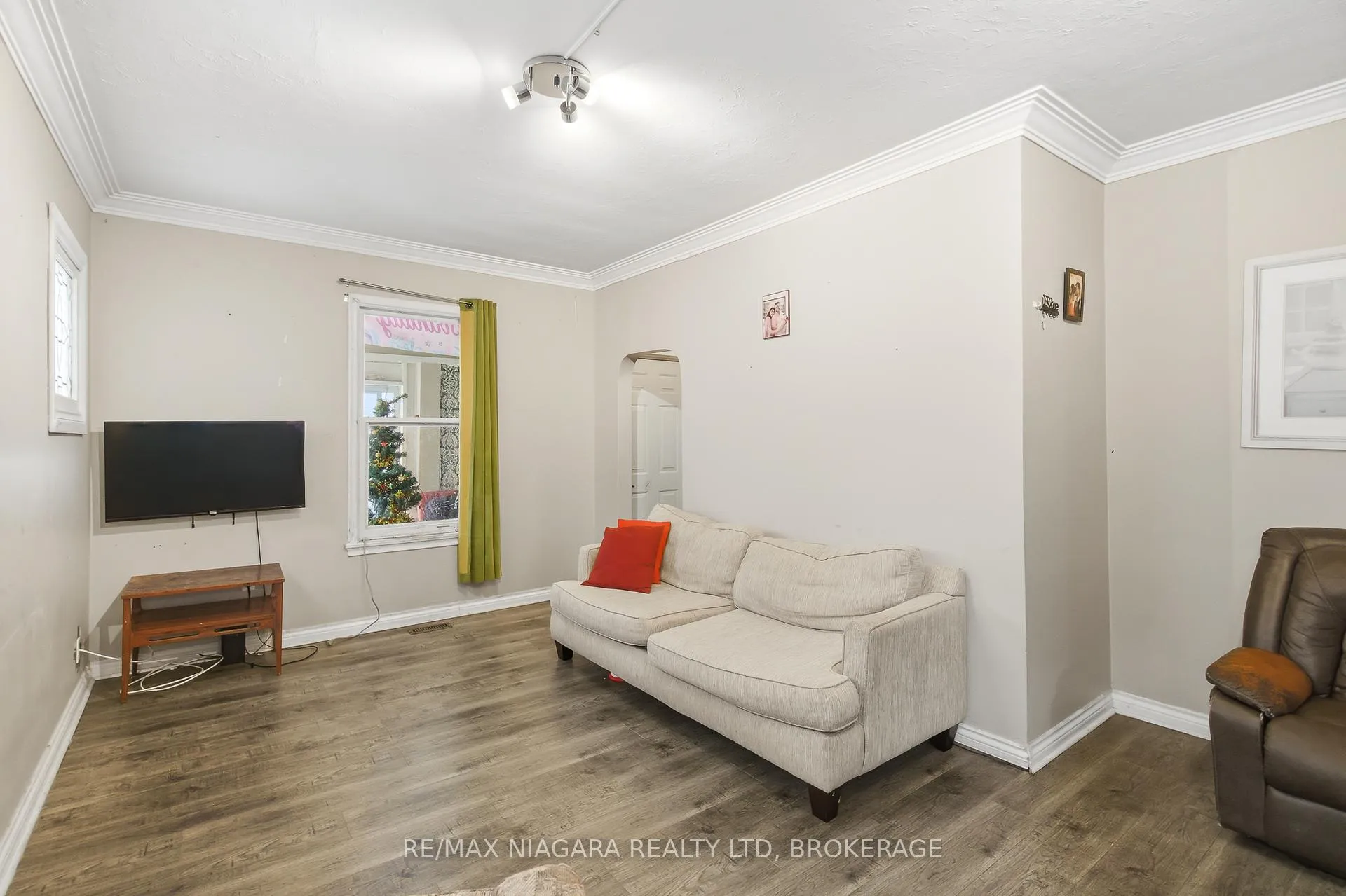 Photo 11 of 8 Ida Street, St. Catharines, E. Chester — HOMEH