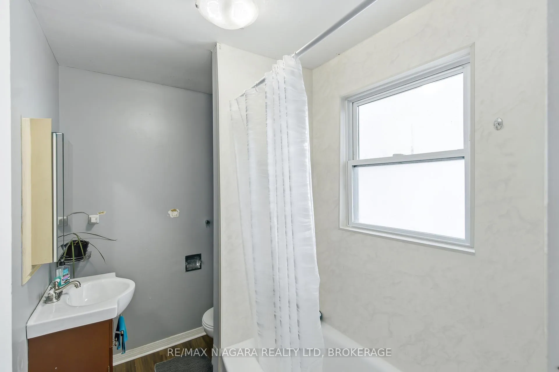 Photo 25 of 8 Ida Street, St. Catharines, E. Chester — HOMEH