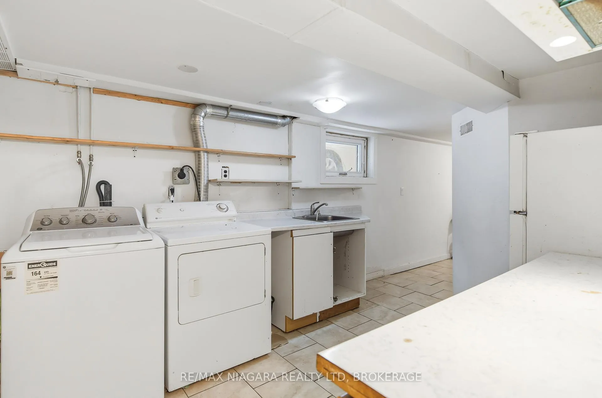Photo 32 of 8 Ida Street, St. Catharines, E. Chester — HOMEH