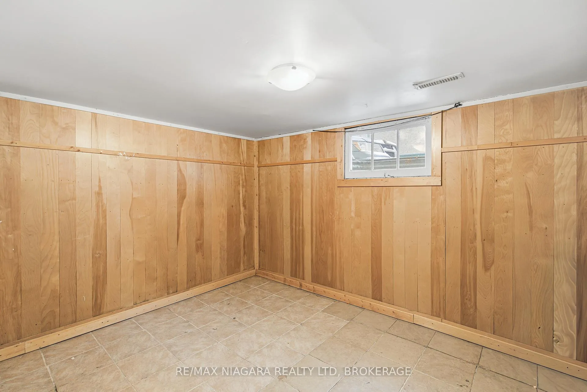 Photo 33 of 8 Ida Street, St. Catharines, E. Chester — HOMEH