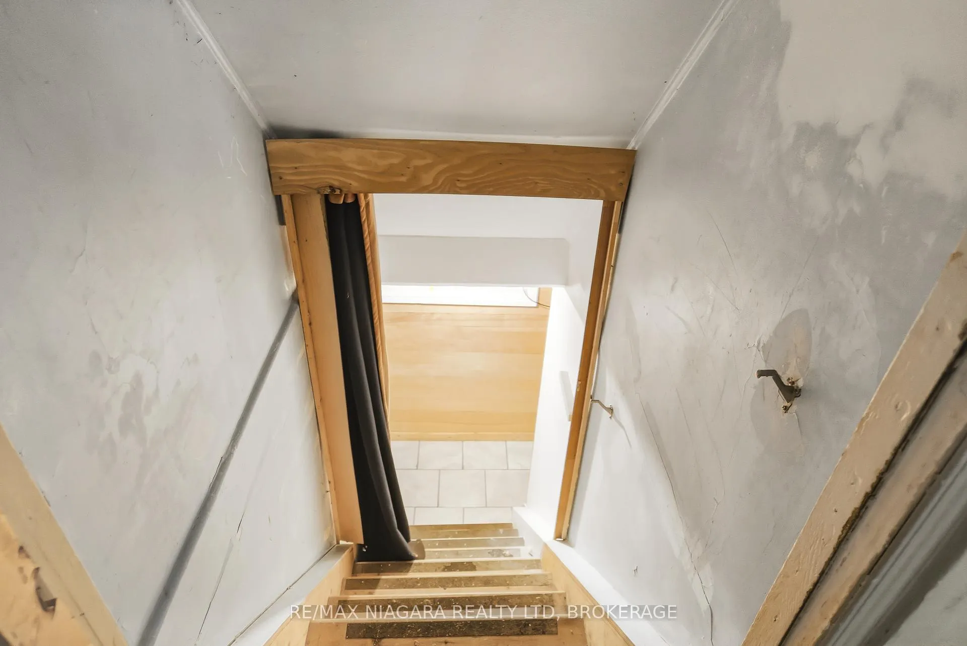 Photo 35 of 8 Ida Street, St. Catharines, E. Chester — HOMEH