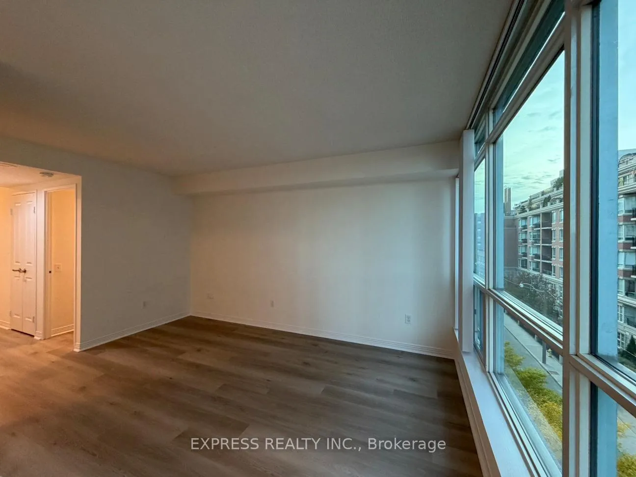 Photo 5 of Unit 504, 942 Yonge Street, Toronto, The Annex — HOMEH