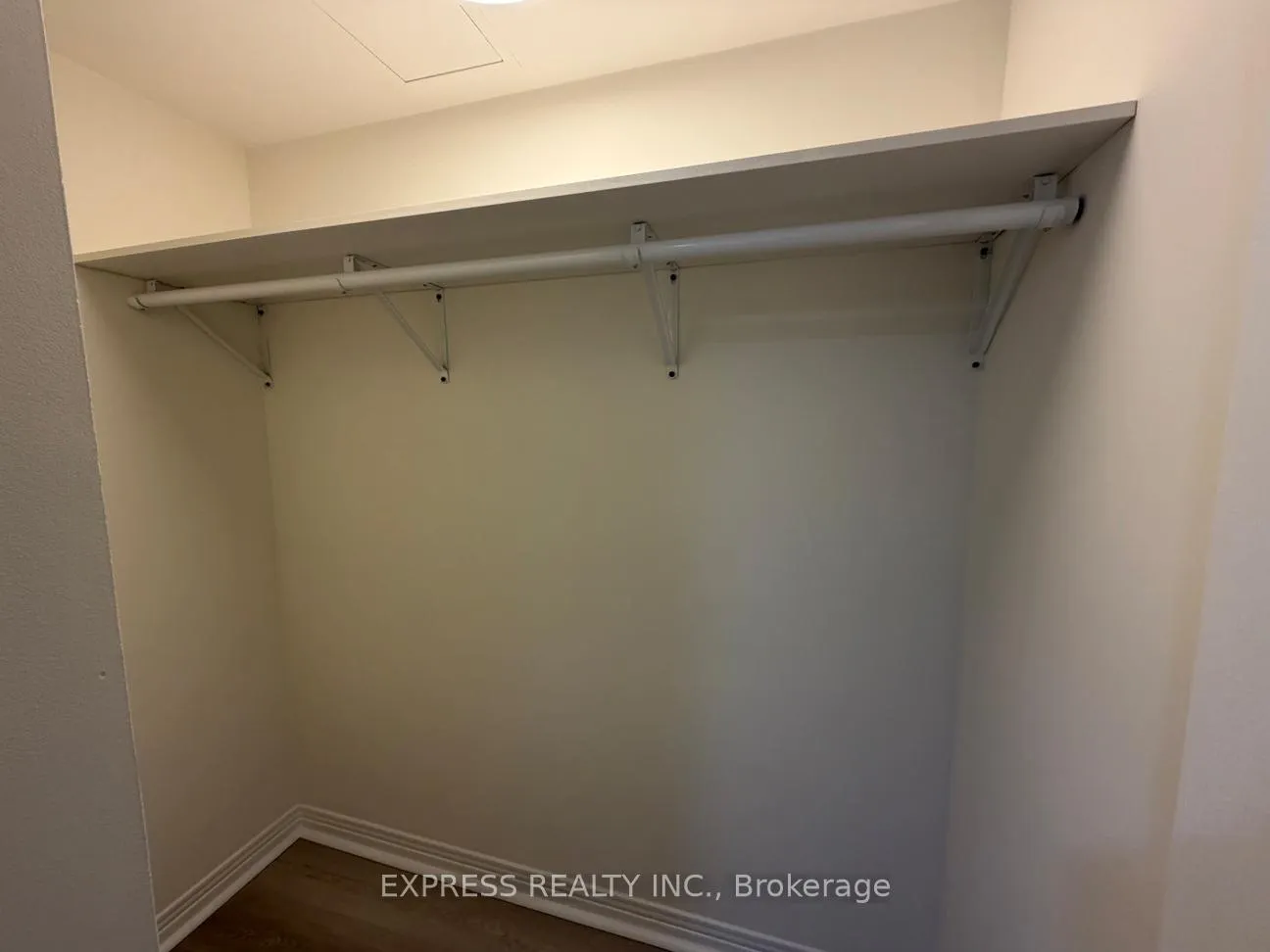 Photo 6 of Unit 504, 942 Yonge Street, Toronto, The Annex — HOMEH