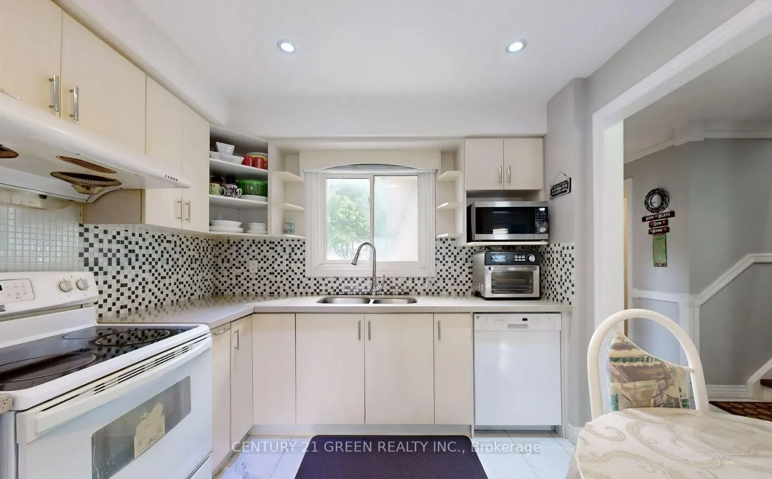 Photo 8 of 1590 Marshcourt Drive, Pickering, Village East — HOMEH