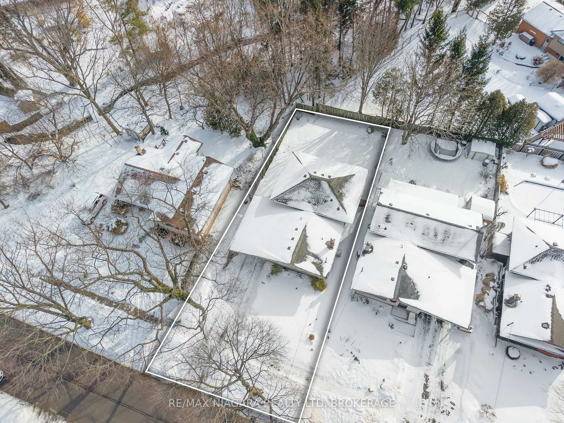 Photo 2 of 204 Parnell Road, St. Catharines, Vine/Linwell — HOMEH