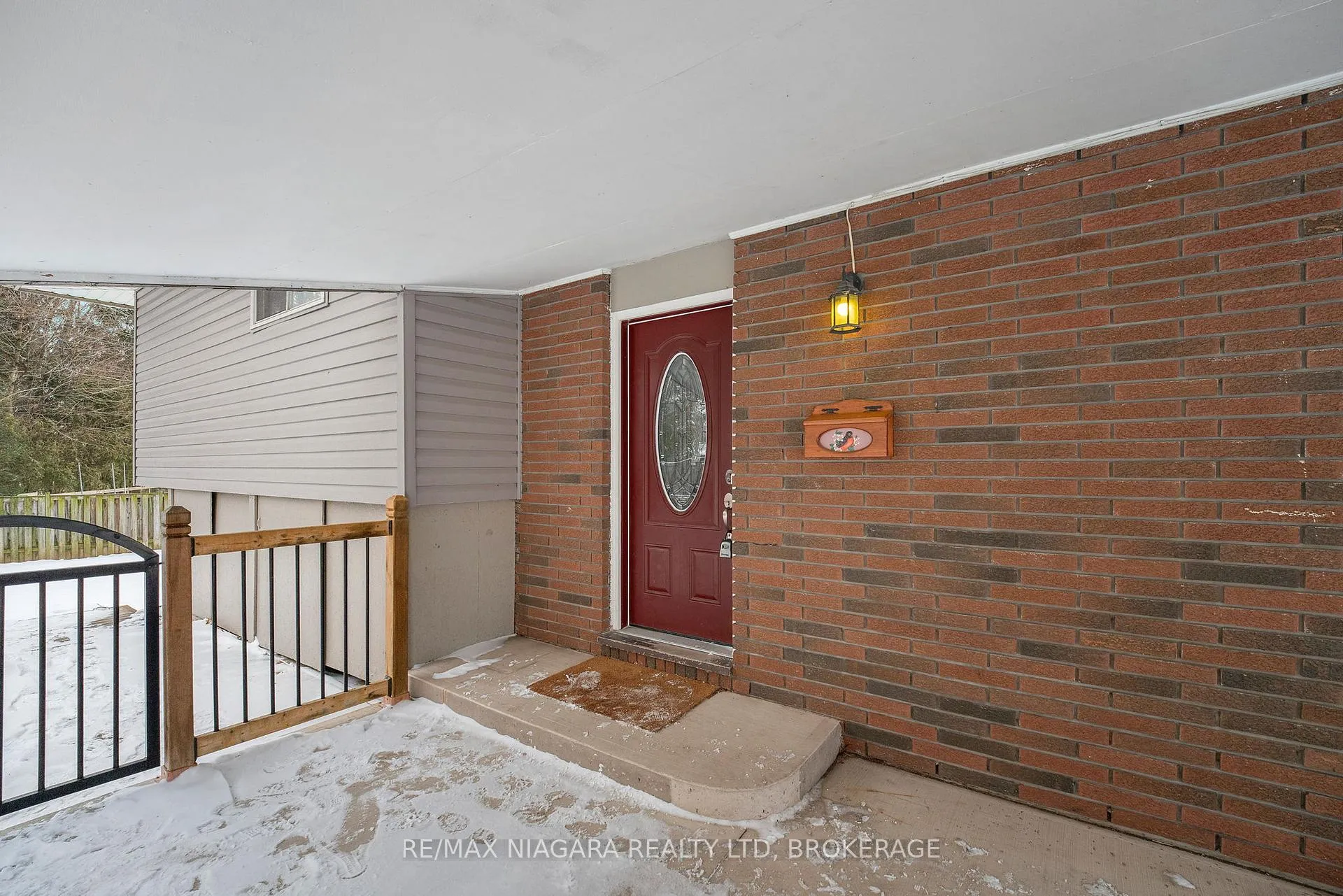 Photo 3 of 204 Parnell Road, St. Catharines, Vine/Linwell — HOMEH