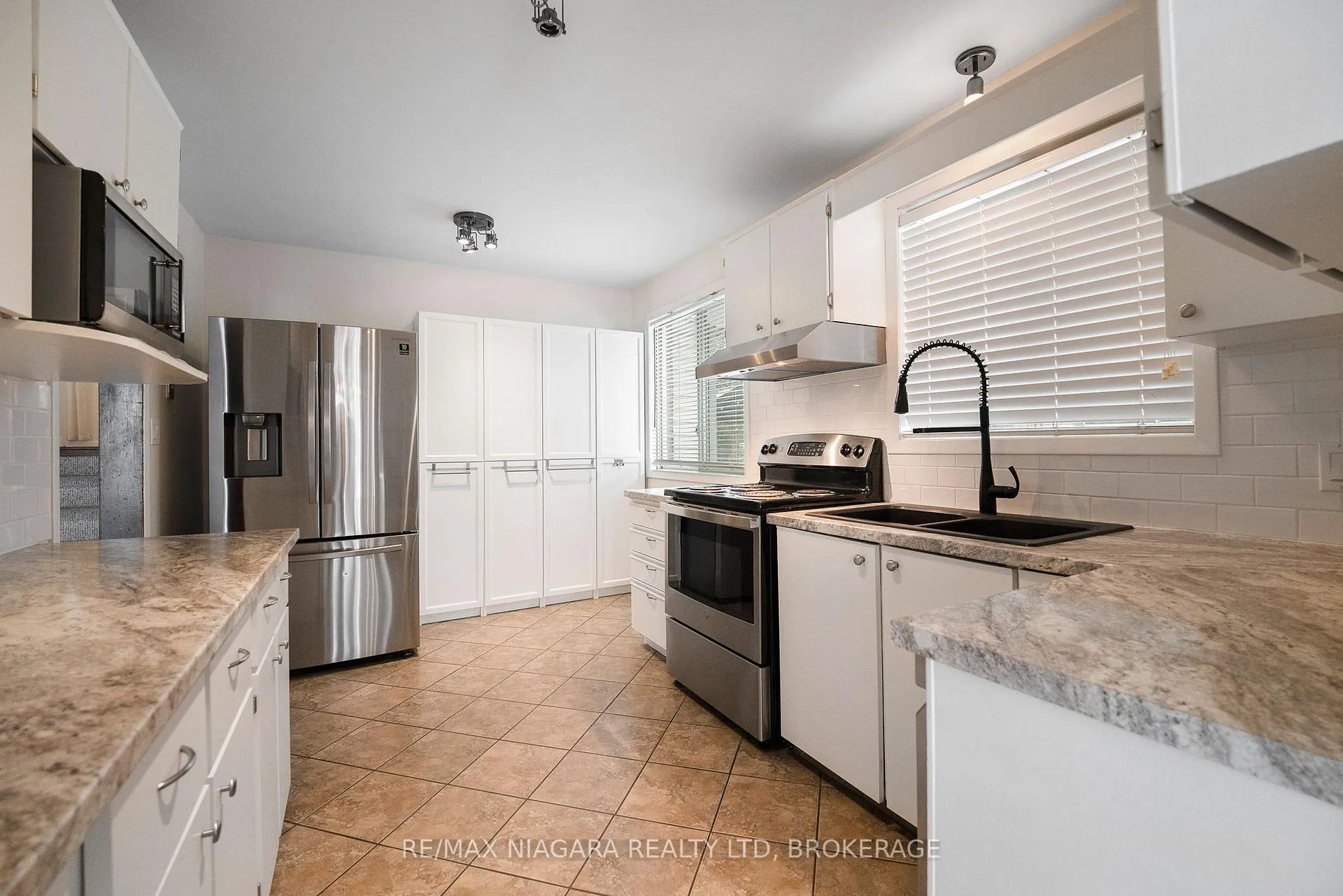 Photo 11 of 204 Parnell Road, St. Catharines, Vine/Linwell — HOMEH