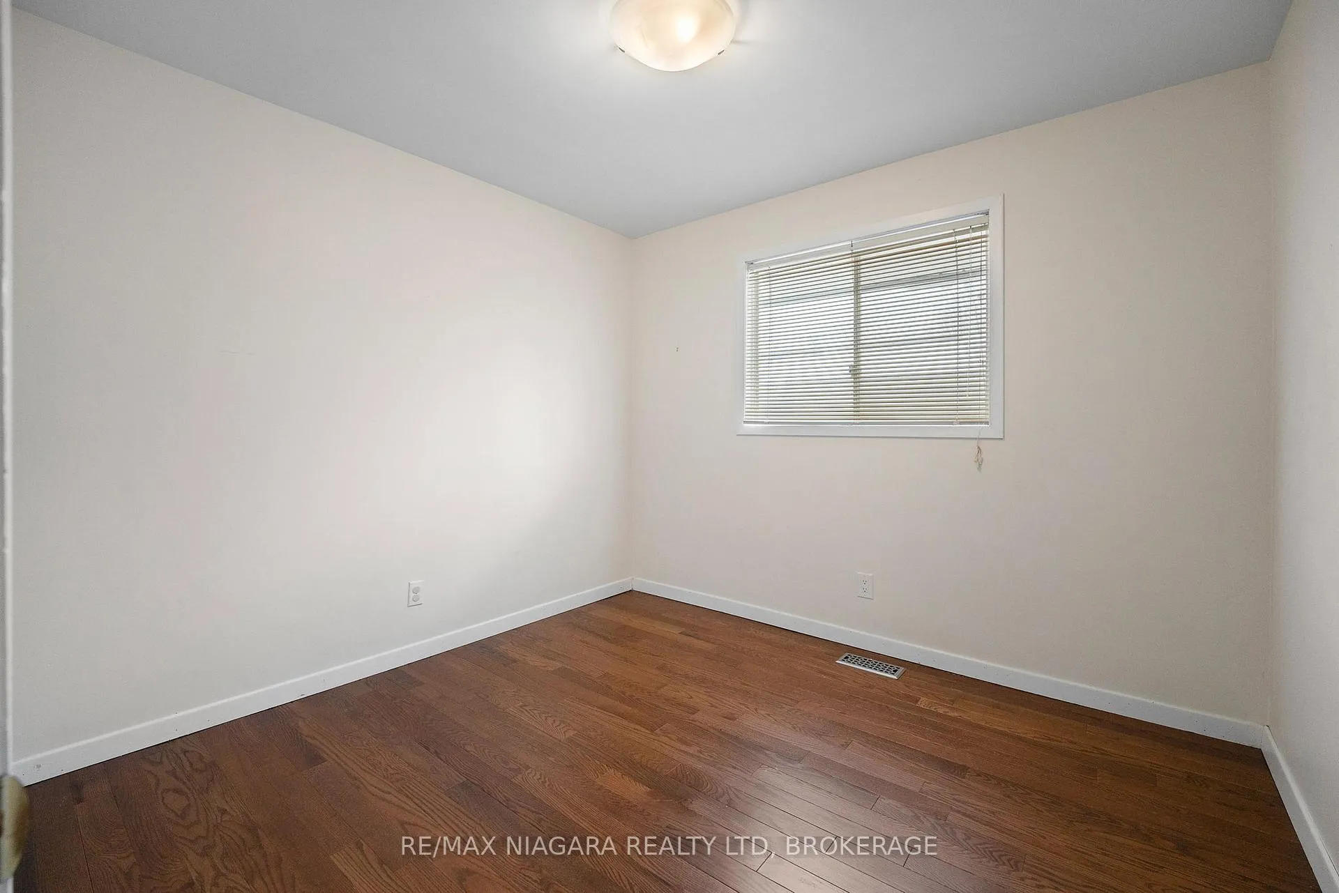 Photo 18 of 204 Parnell Road, St. Catharines, Vine/Linwell — HOMEH