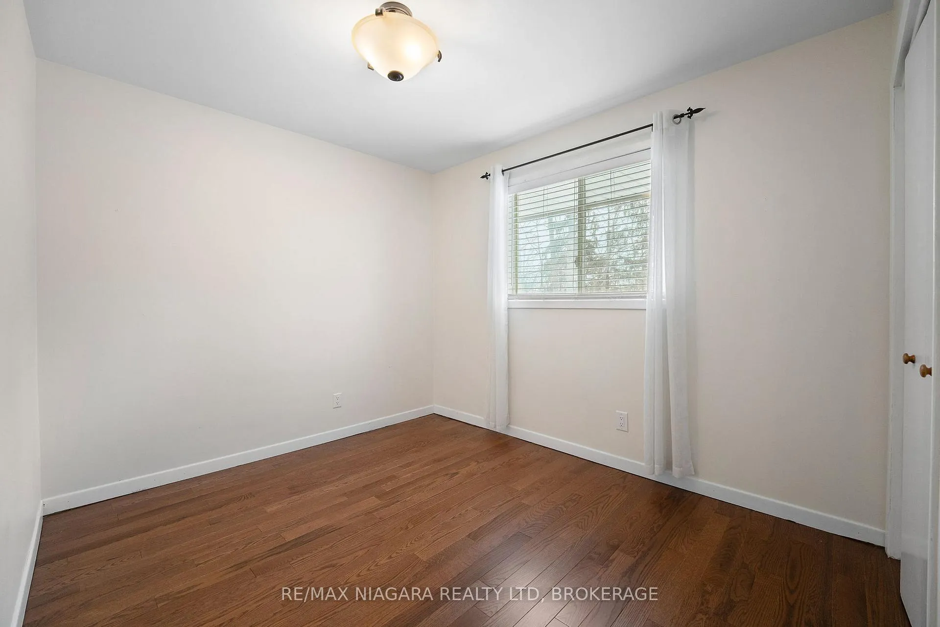 Photo 21 of 204 Parnell Road, St. Catharines, Vine/Linwell — HOMEH