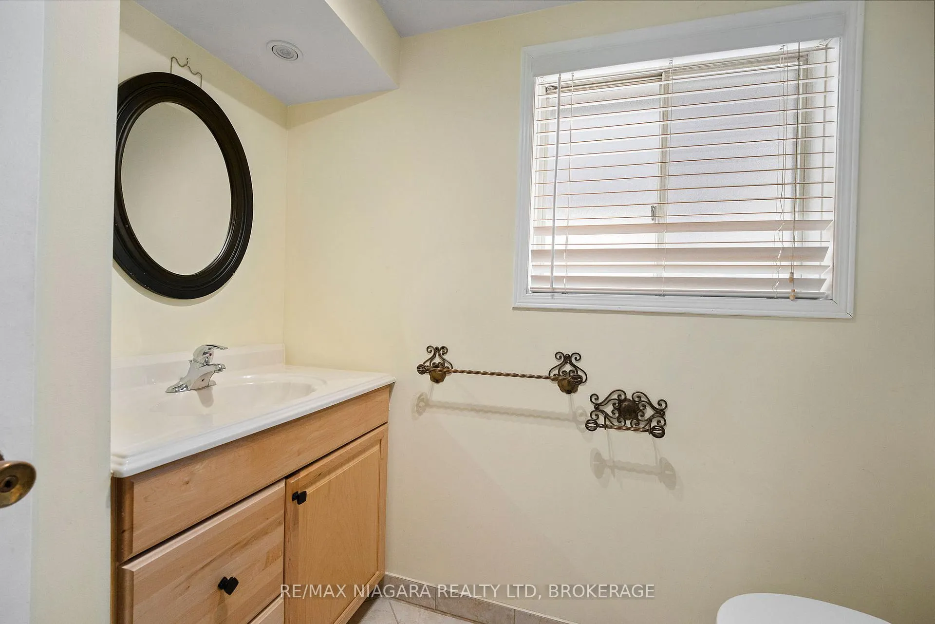 Photo 26 of 204 Parnell Road, St. Catharines, Vine/Linwell — HOMEH