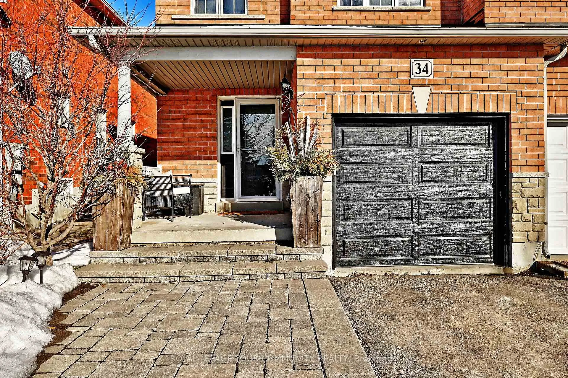 Photo 2 of 34 Collis Drive, Aurora, Bayview Northeast — HOMEH