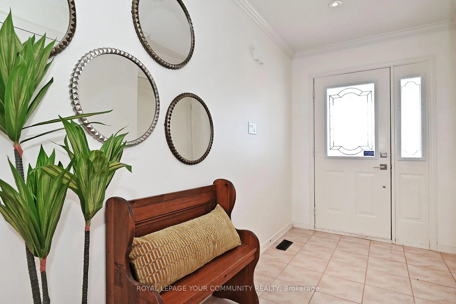 Photo 4 of 34 Collis Drive, Aurora, Bayview Northeast — HOMEH