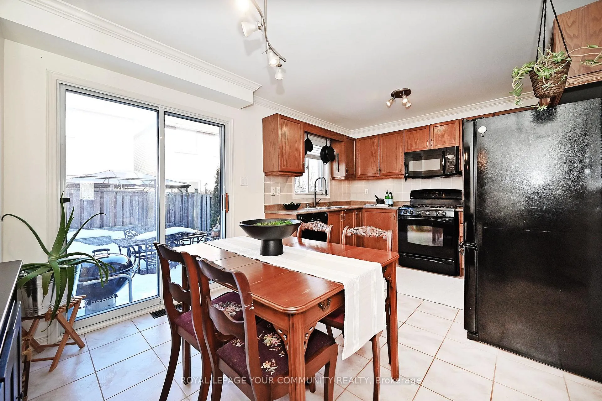 Photo 13 of 34 Collis Drive, Aurora, Bayview Northeast — HOMEH