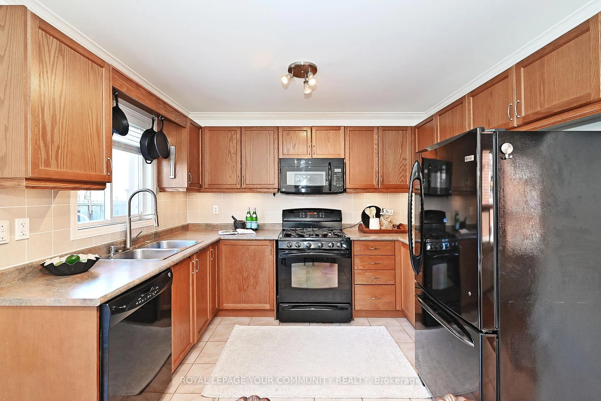 Photo 15 of 34 Collis Drive, Aurora, Bayview Northeast — HOMEH