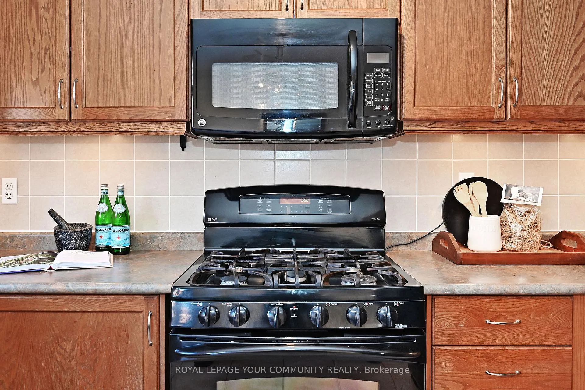 Photo 17 of 34 Collis Drive, Aurora, Bayview Northeast — HOMEH