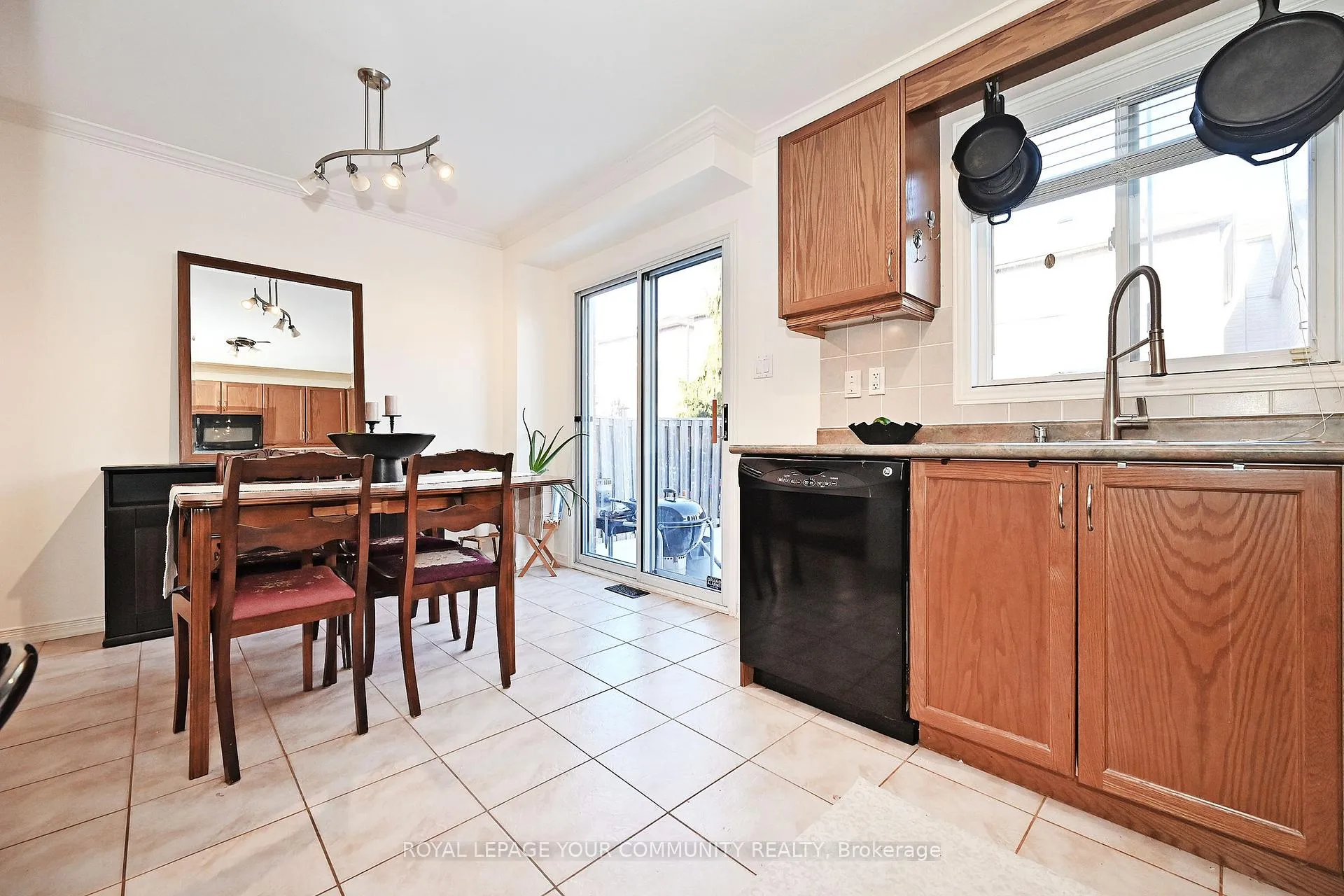 Photo 18 of 34 Collis Drive, Aurora, Bayview Northeast — HOMEH