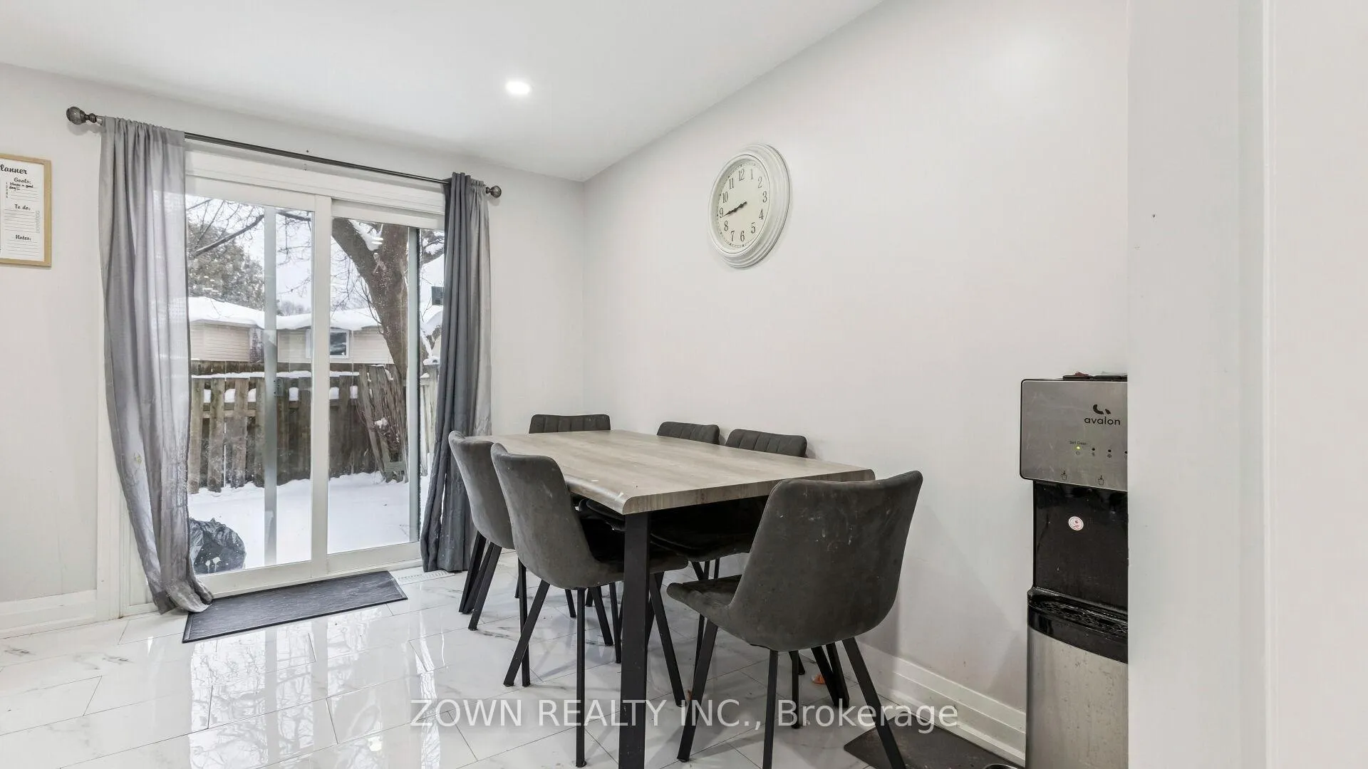 Photo 5 of 508 Parkview Crescent, Cambridge — HOMEH