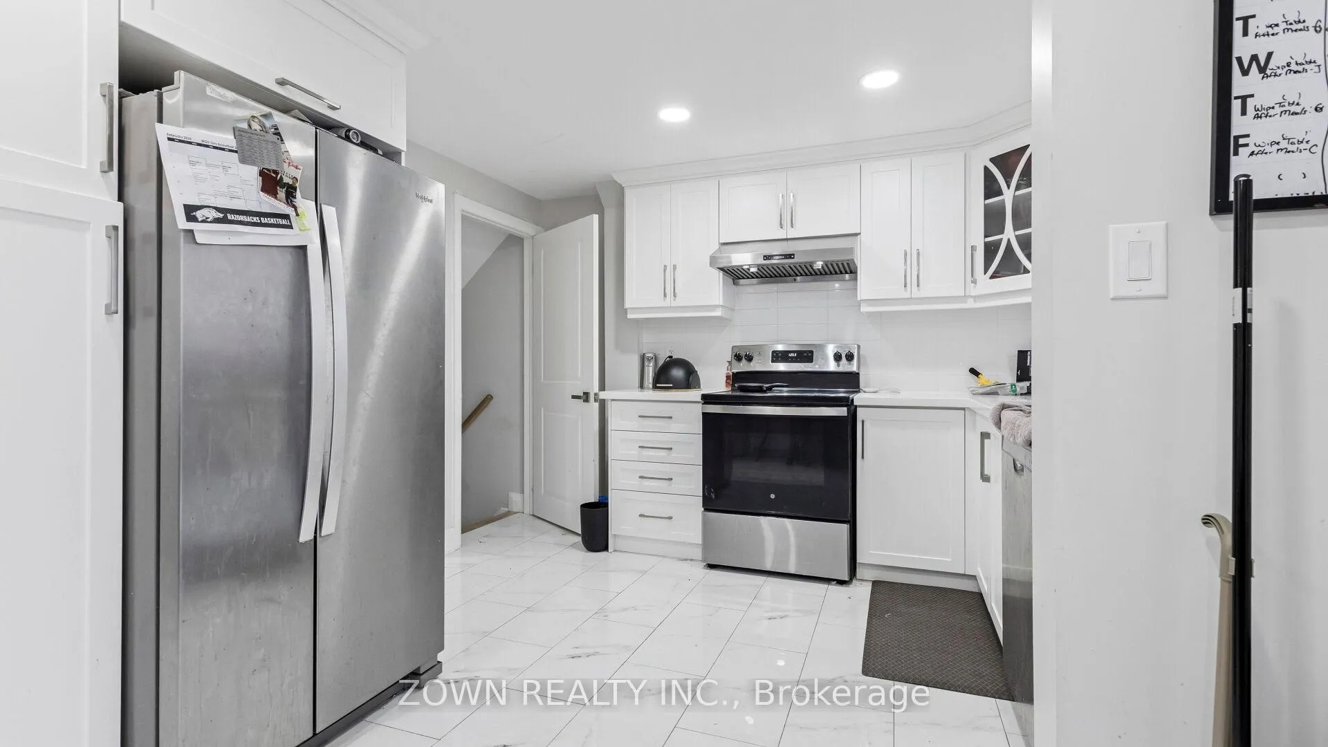 Photo 8 of 508 Parkview Crescent, Cambridge — HOMEH
