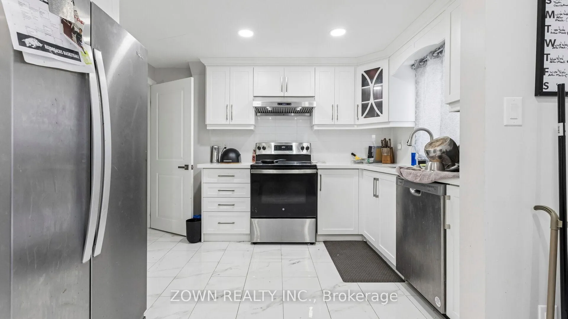 Photo 9 of 508 Parkview Crescent, Cambridge — HOMEH