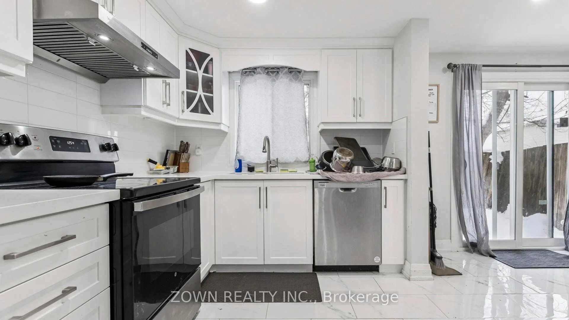 Photo 10 of 508 Parkview Crescent, Cambridge — HOMEH