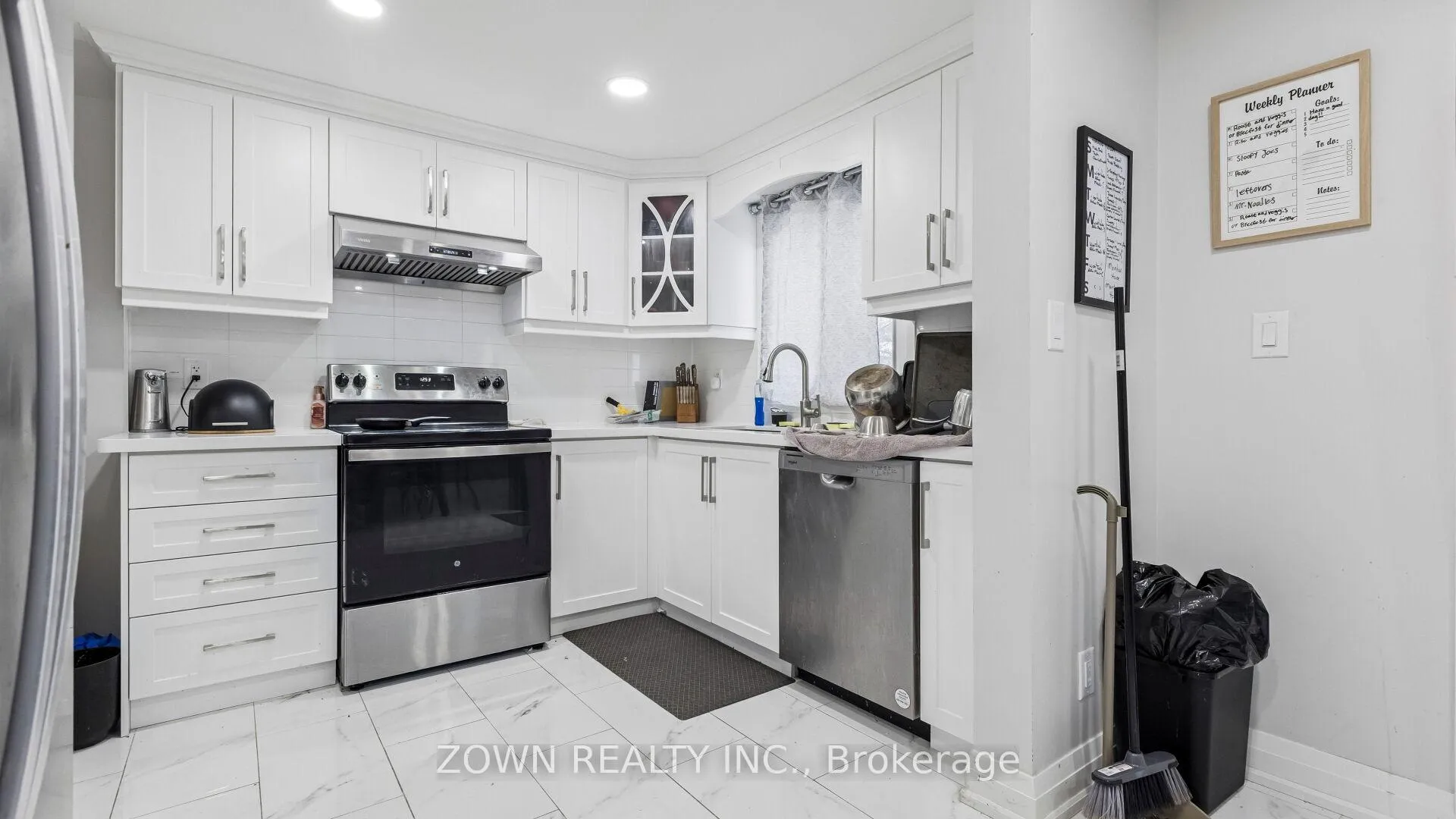 Photo 11 of 508 Parkview Crescent, Cambridge — HOMEH