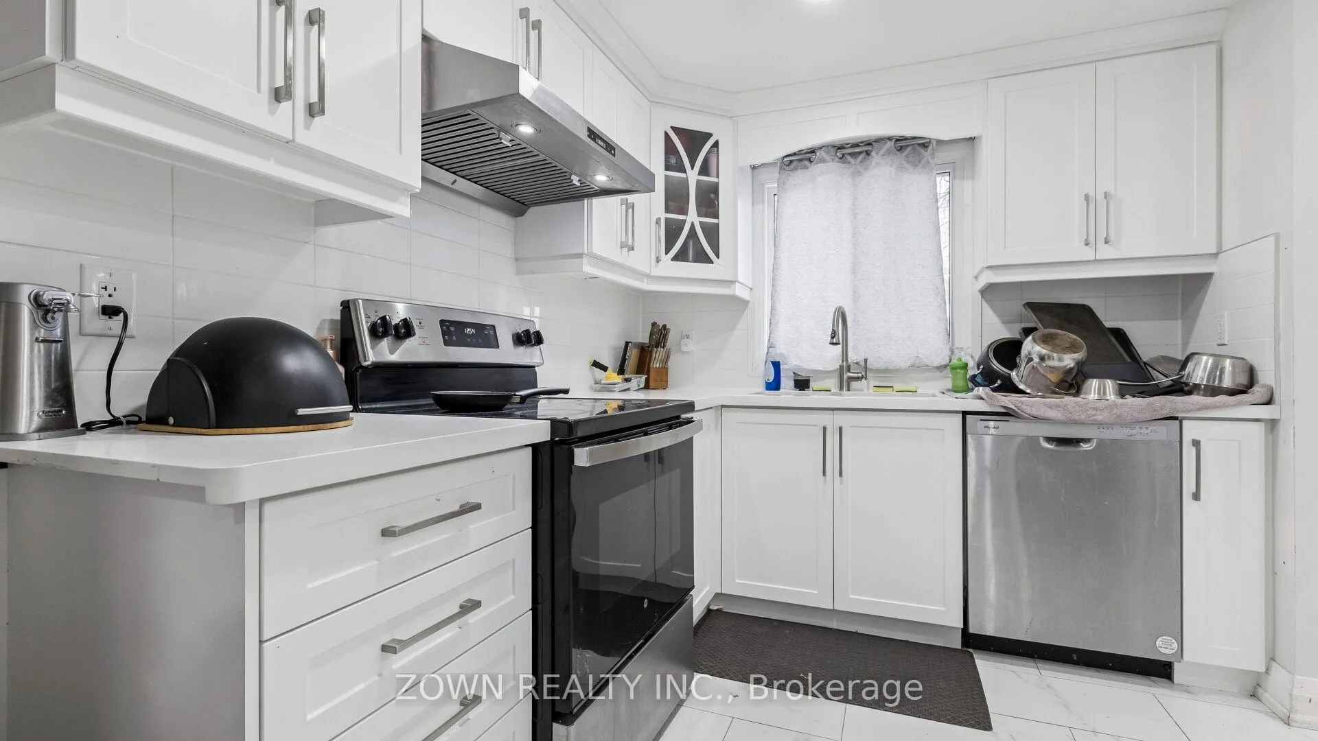 Photo 12 of 508 Parkview Crescent, Cambridge — HOMEH