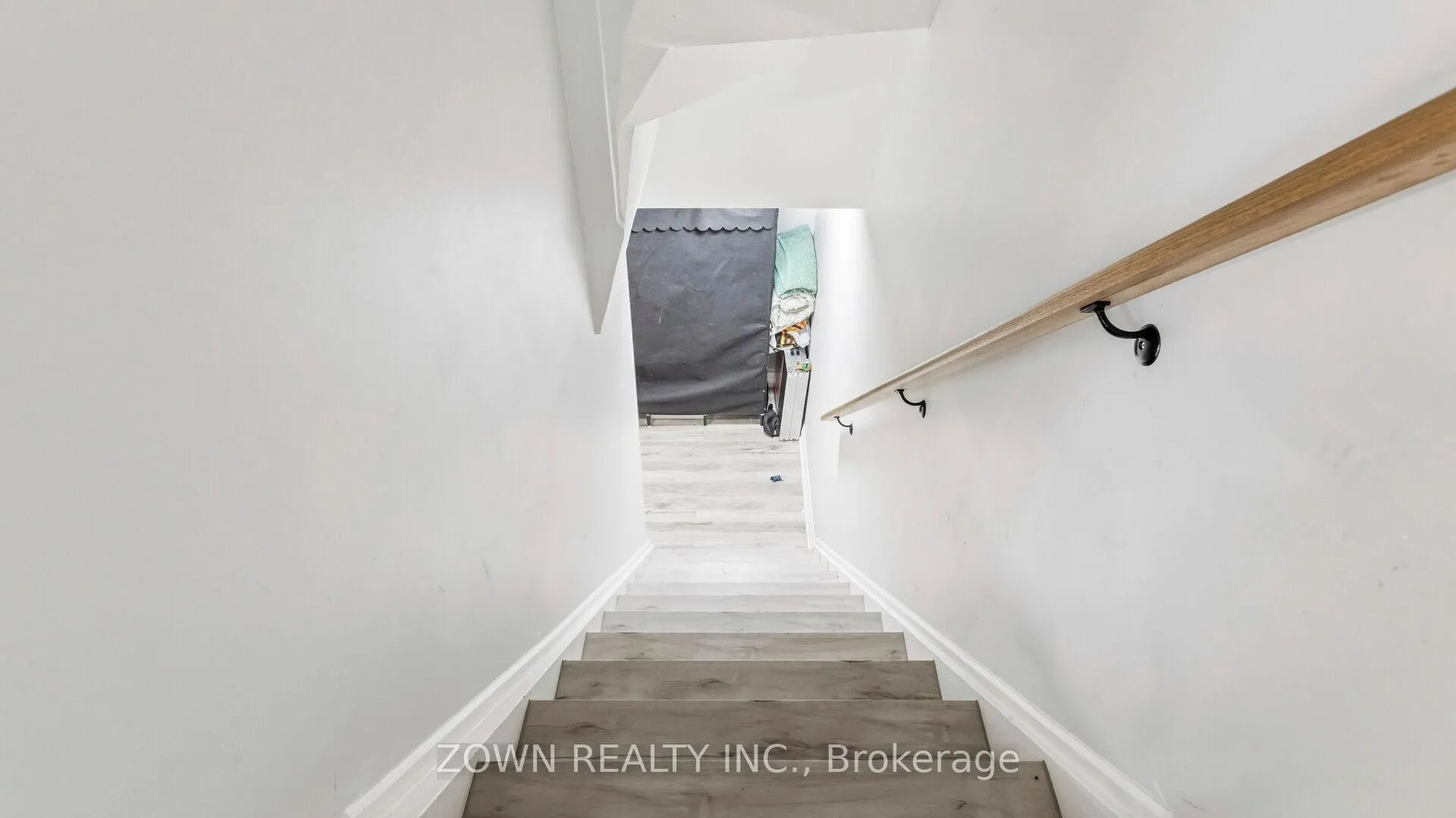 Photo 36 of 508 Parkview Crescent, Cambridge — HOMEH