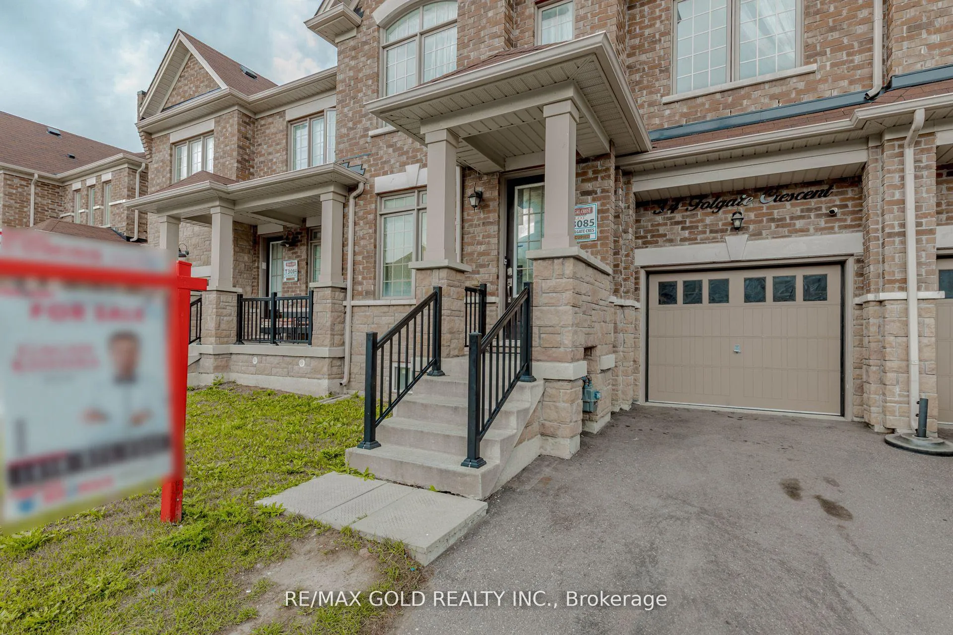 Photo 2 of 34 Folgate Crescent, Brampton, Sandringham-Wellington North — HOMEH