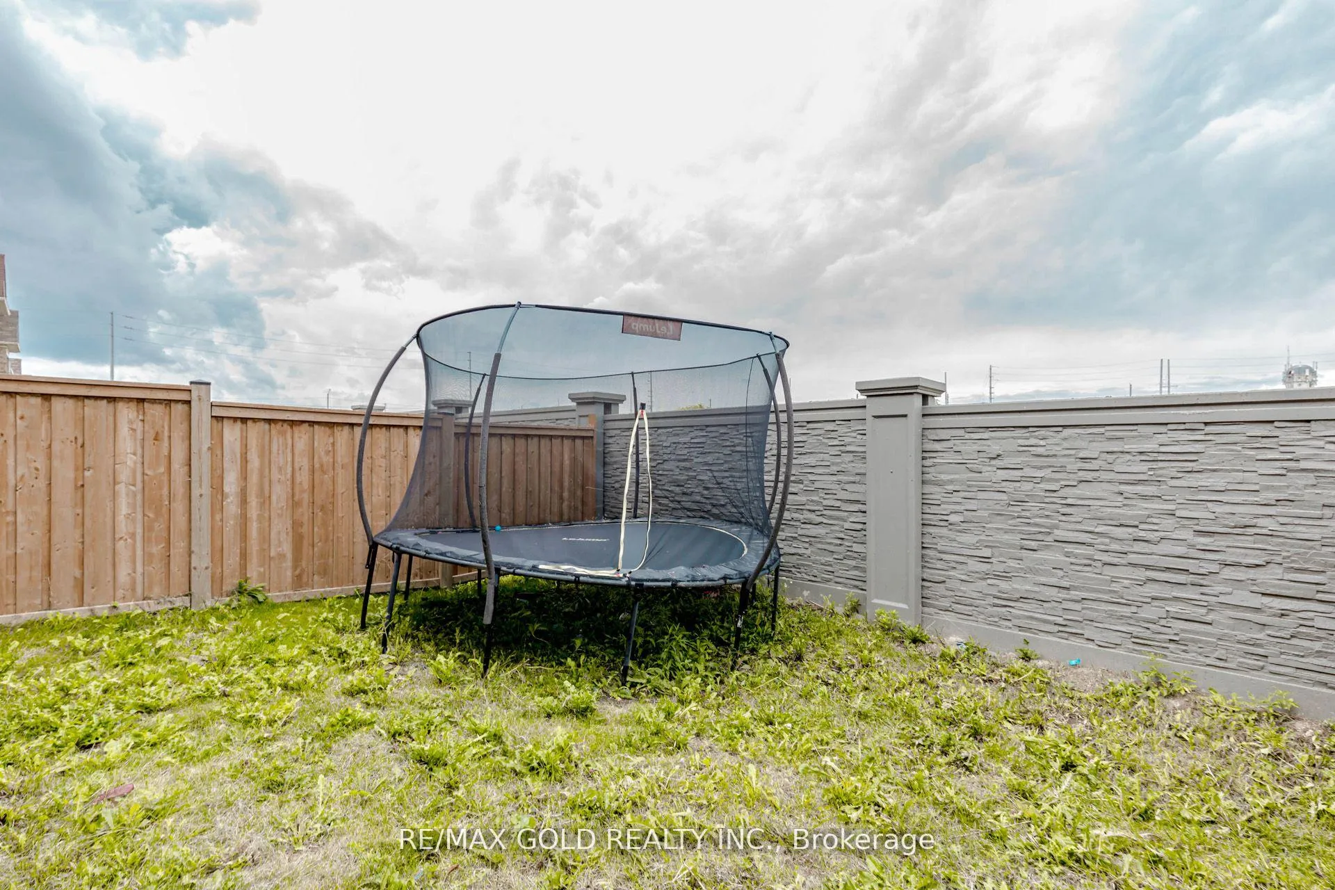 Photo 46 of 34 Folgate Crescent, Brampton, Sandringham-Wellington North — HOMEH