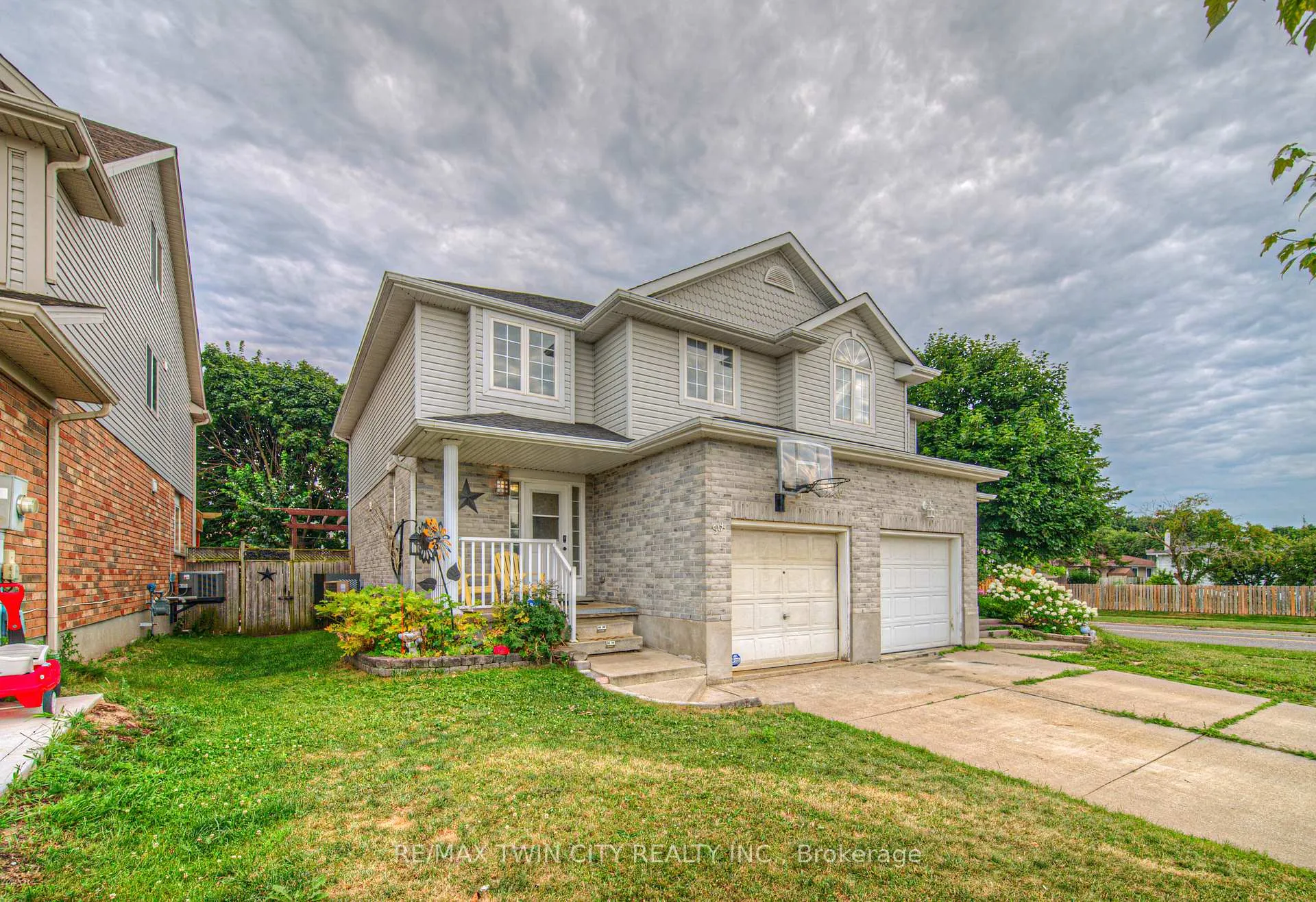 Photo 1 of 6 Chateau Crescent, Cambridge — HOMEH