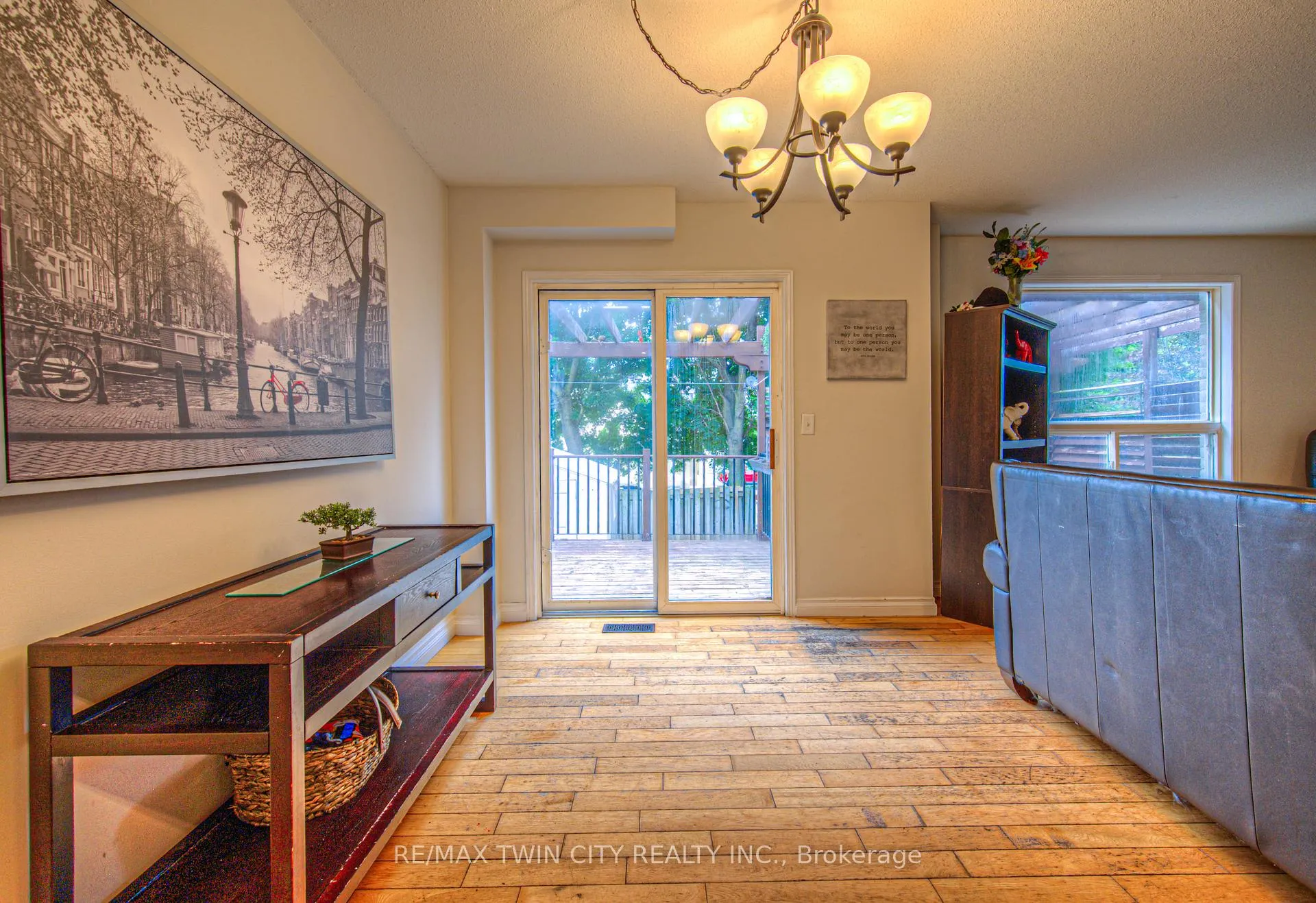 Photo 7 of 6 Chateau Crescent, Cambridge — HOMEH