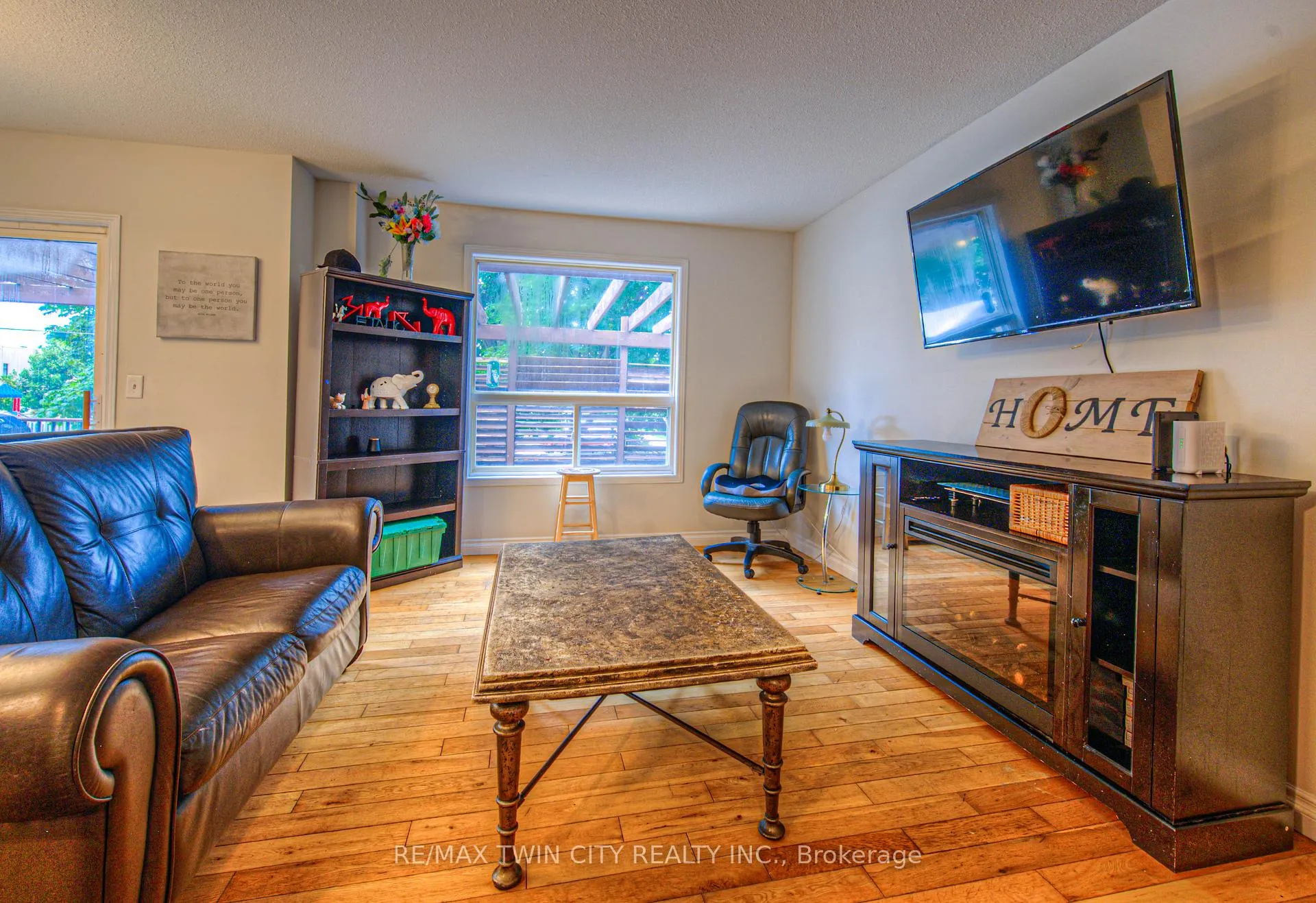 Photo 8 of 6 Chateau Crescent, Cambridge — HOMEH