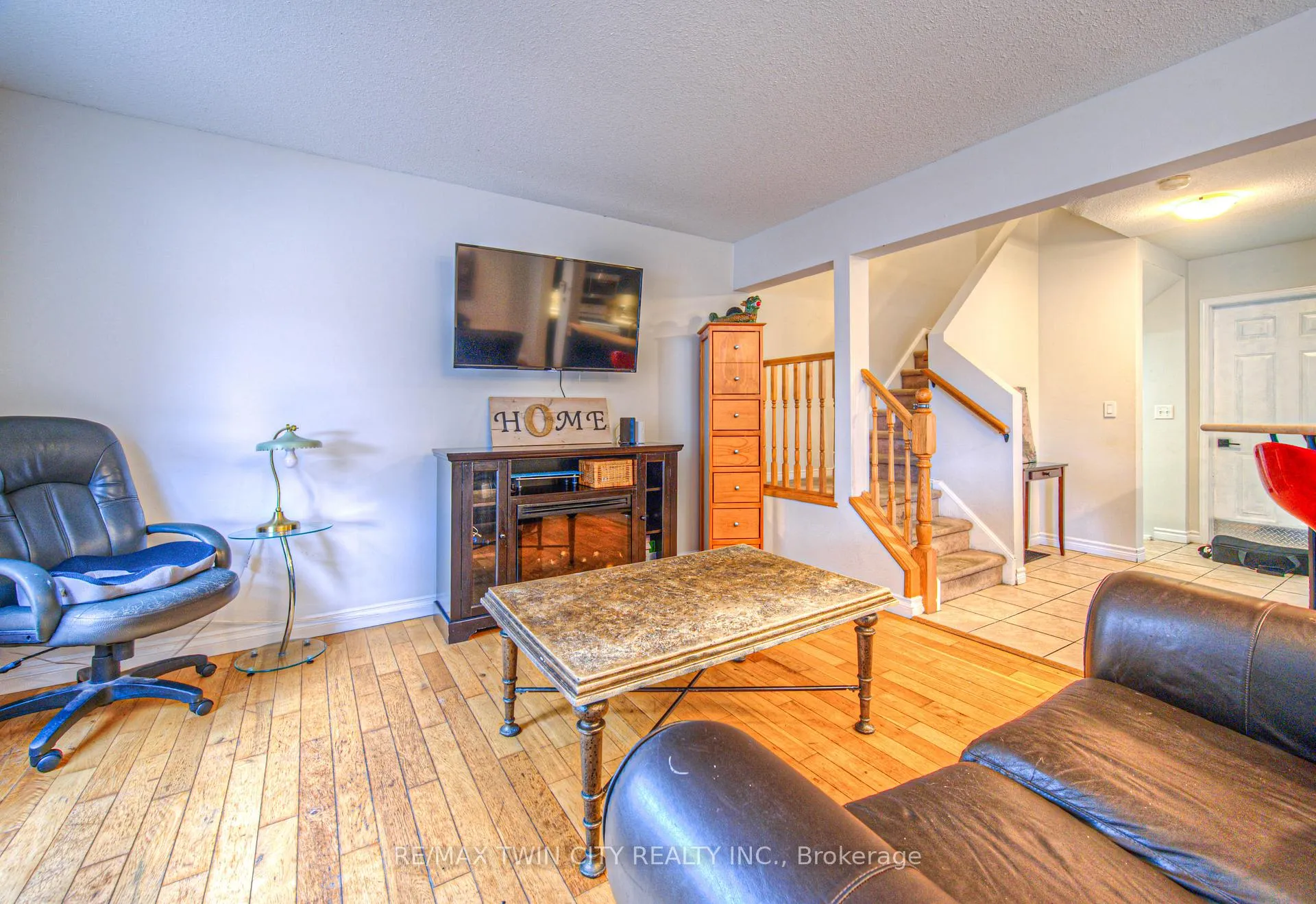 Photo 10 of 6 Chateau Crescent, Cambridge — HOMEH