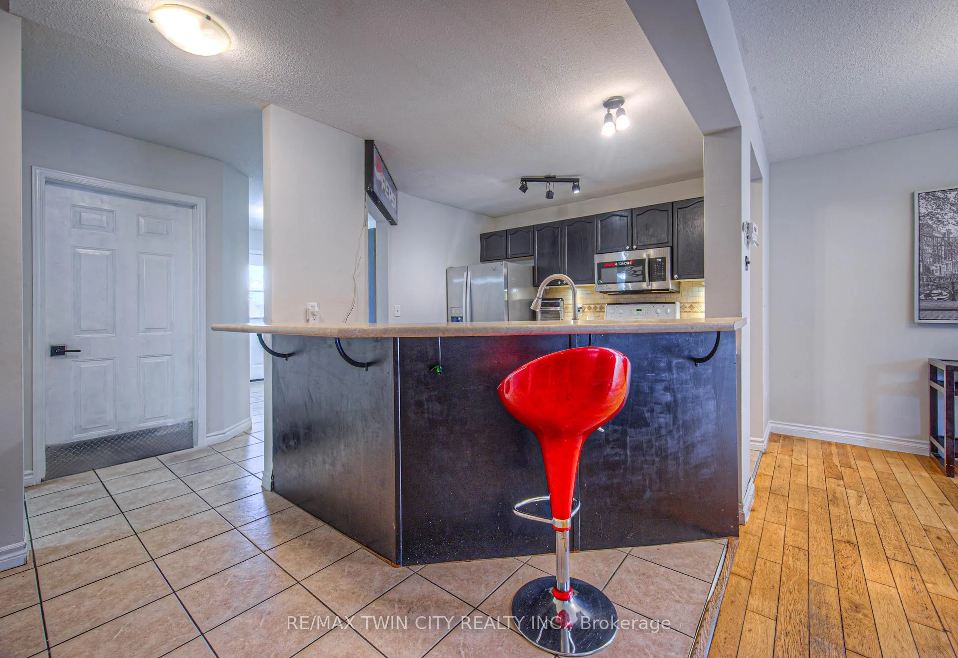 Photo 11 of 6 Chateau Crescent, Cambridge — HOMEH