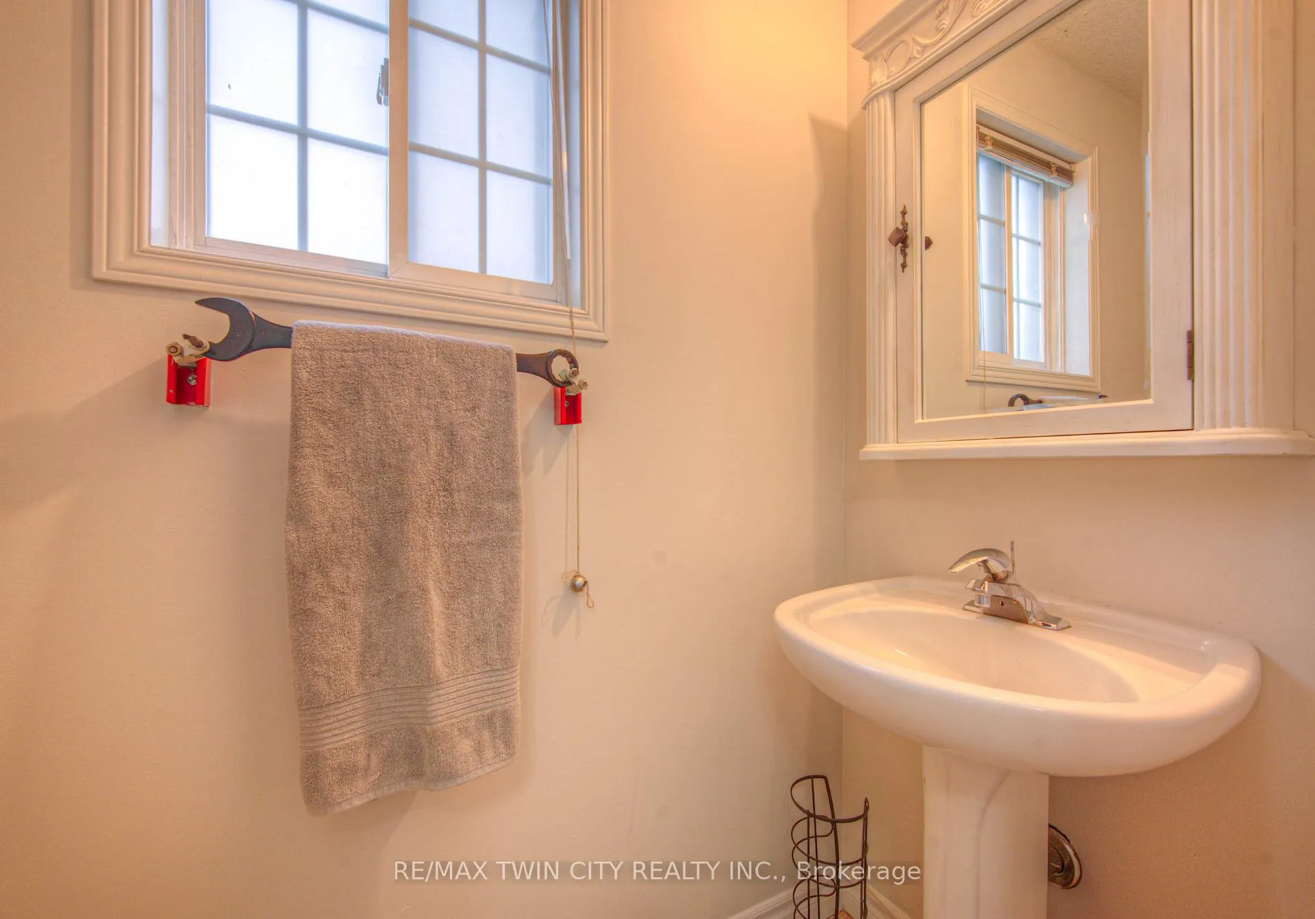 Photo 12 of 6 Chateau Crescent, Cambridge — HOMEH