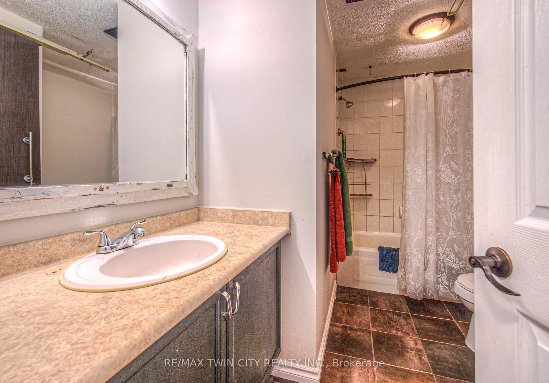 Photo 15 of 6 Chateau Crescent, Cambridge — HOMEH