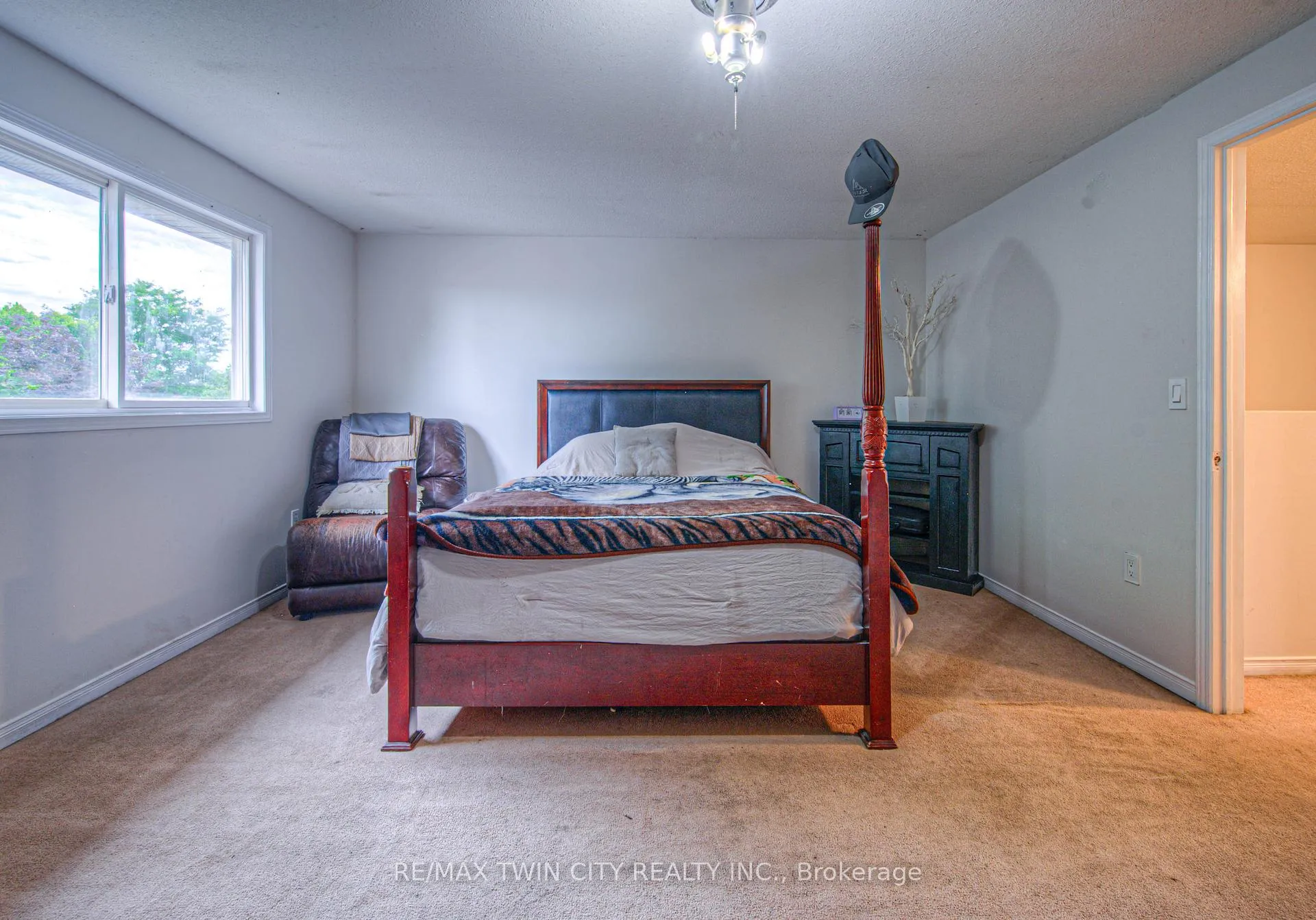 Photo 17 of 6 Chateau Crescent, Cambridge — HOMEH