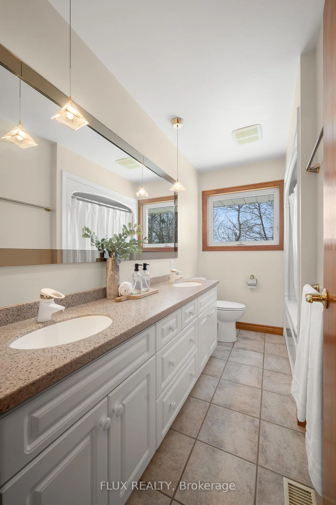 Photo 17 of 212 Winfield Avenue, Waterloo — HOMEH