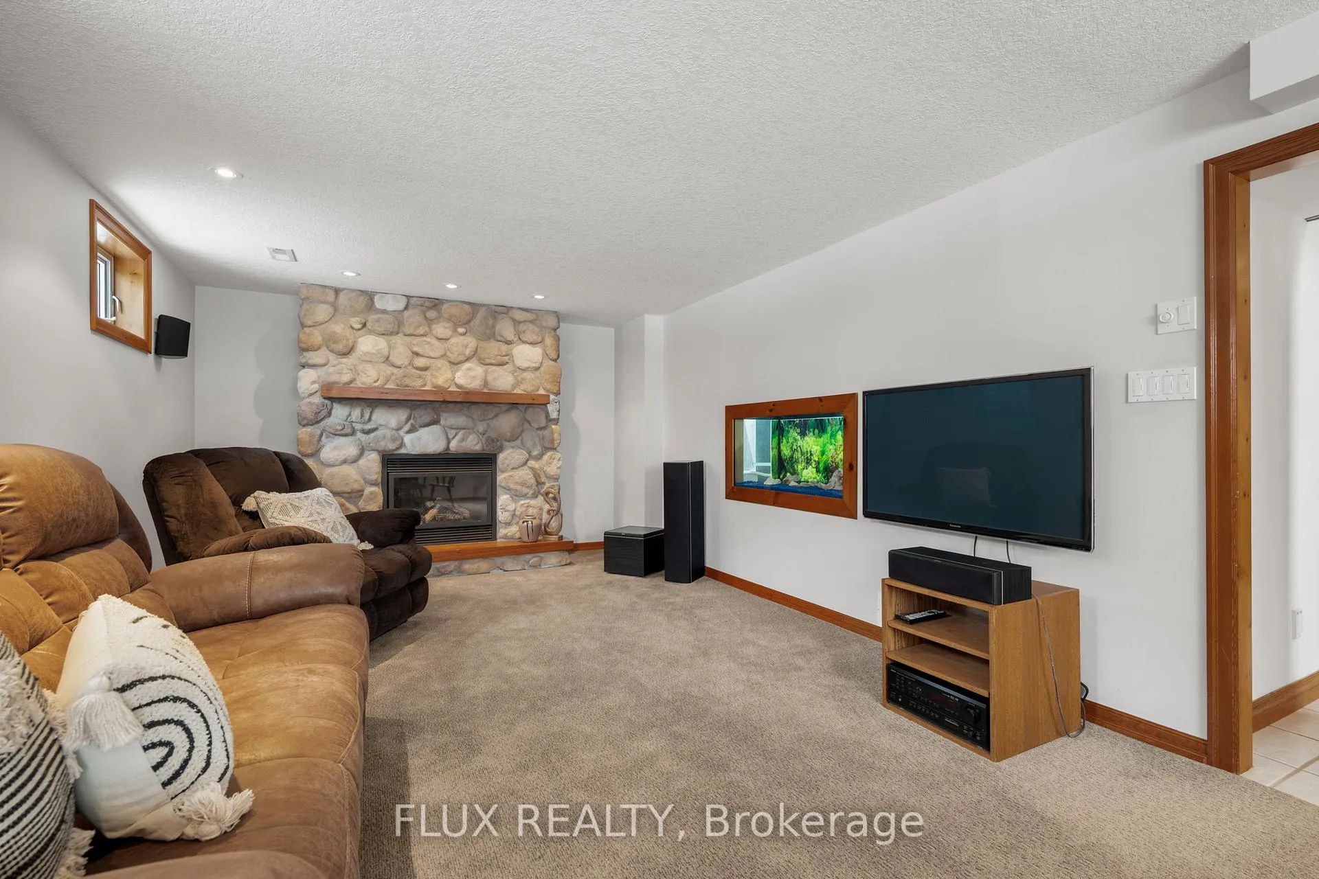 Photo 20 of 212 Winfield Avenue, Waterloo — HOMEH