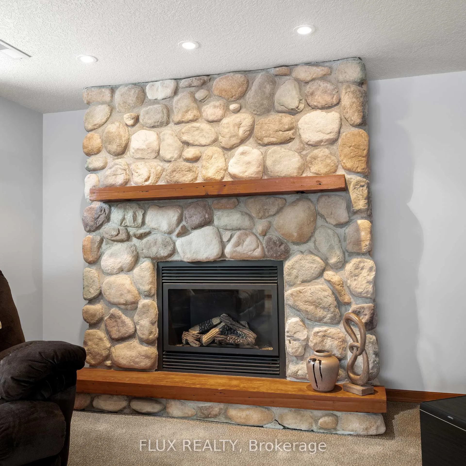 Photo 21 of 212 Winfield Avenue, Waterloo — HOMEH
